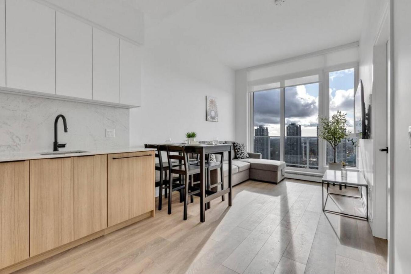 1-bedroom With Breathtaking Views Surrey