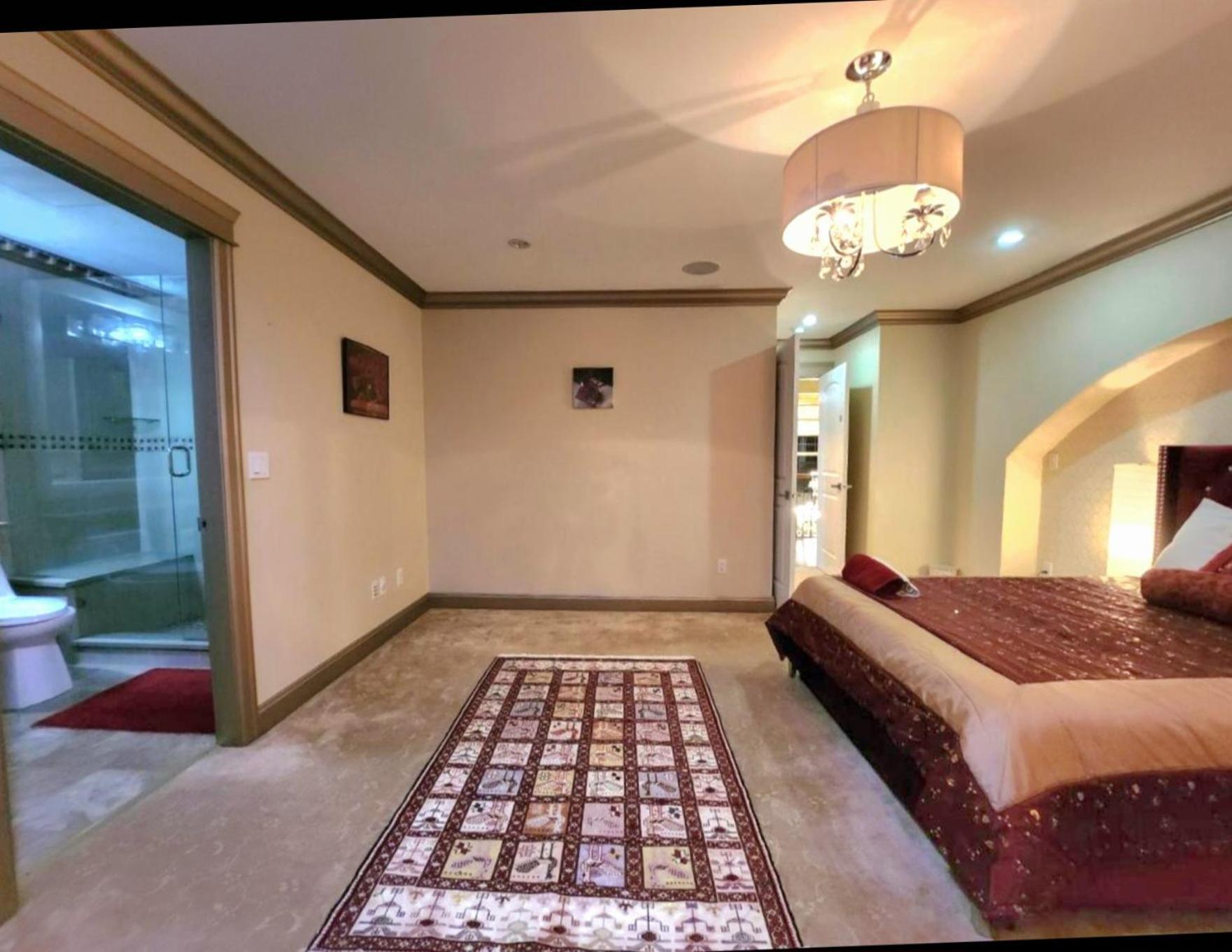 Empress Madani Palace * Surrey