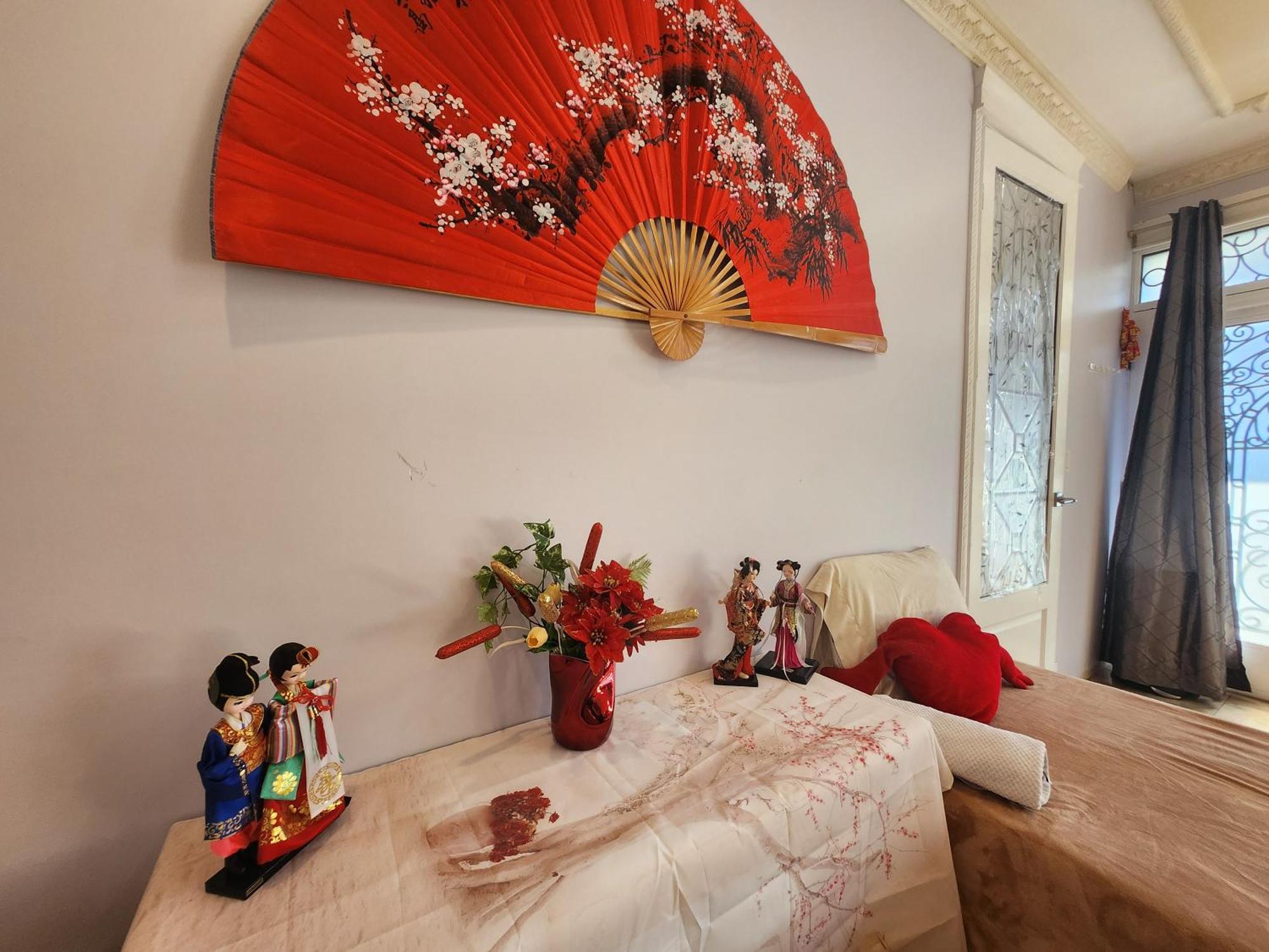 Empress Madani Palace * Surrey