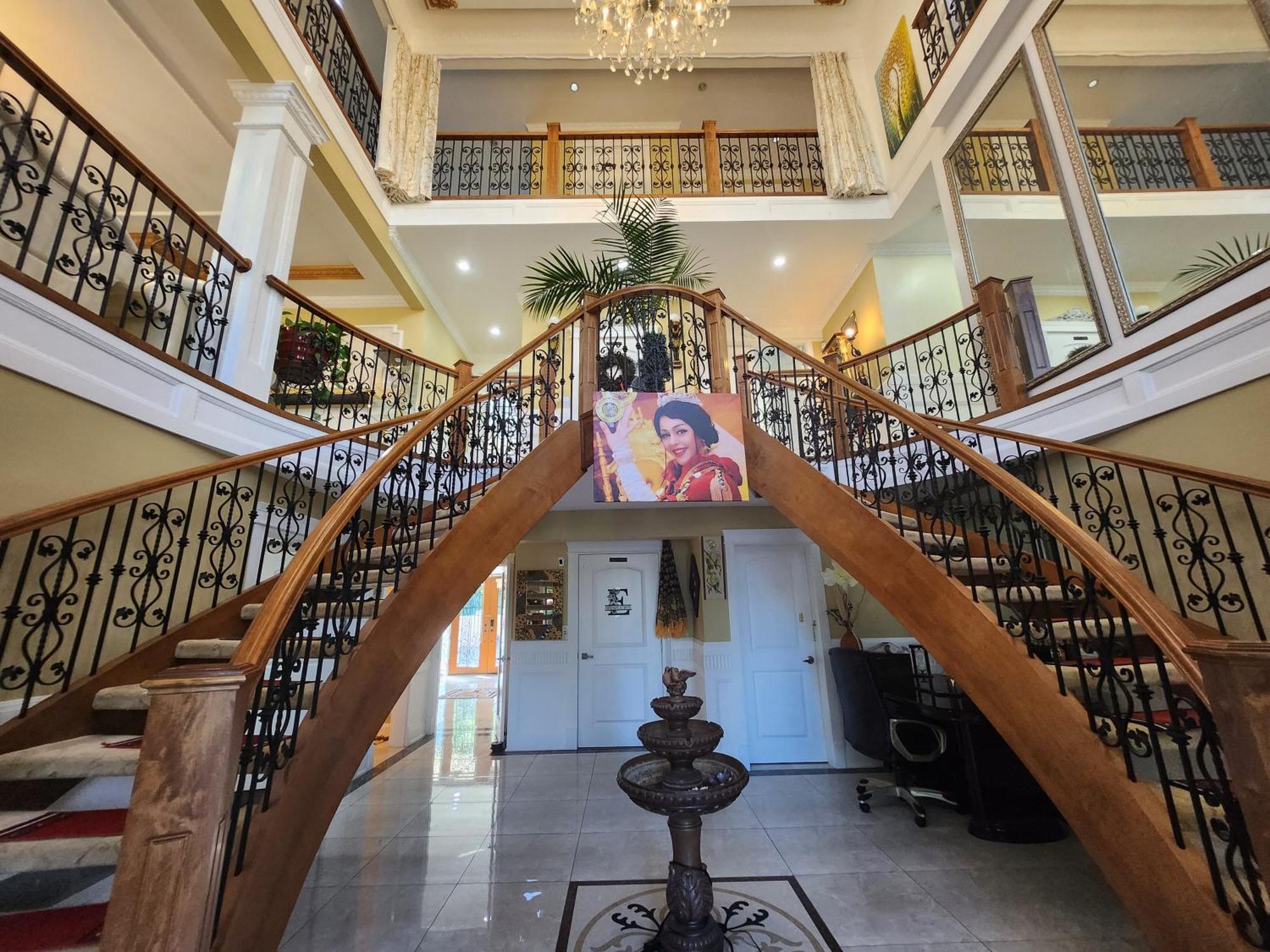 Empress Madani Palace Guest house Surrey