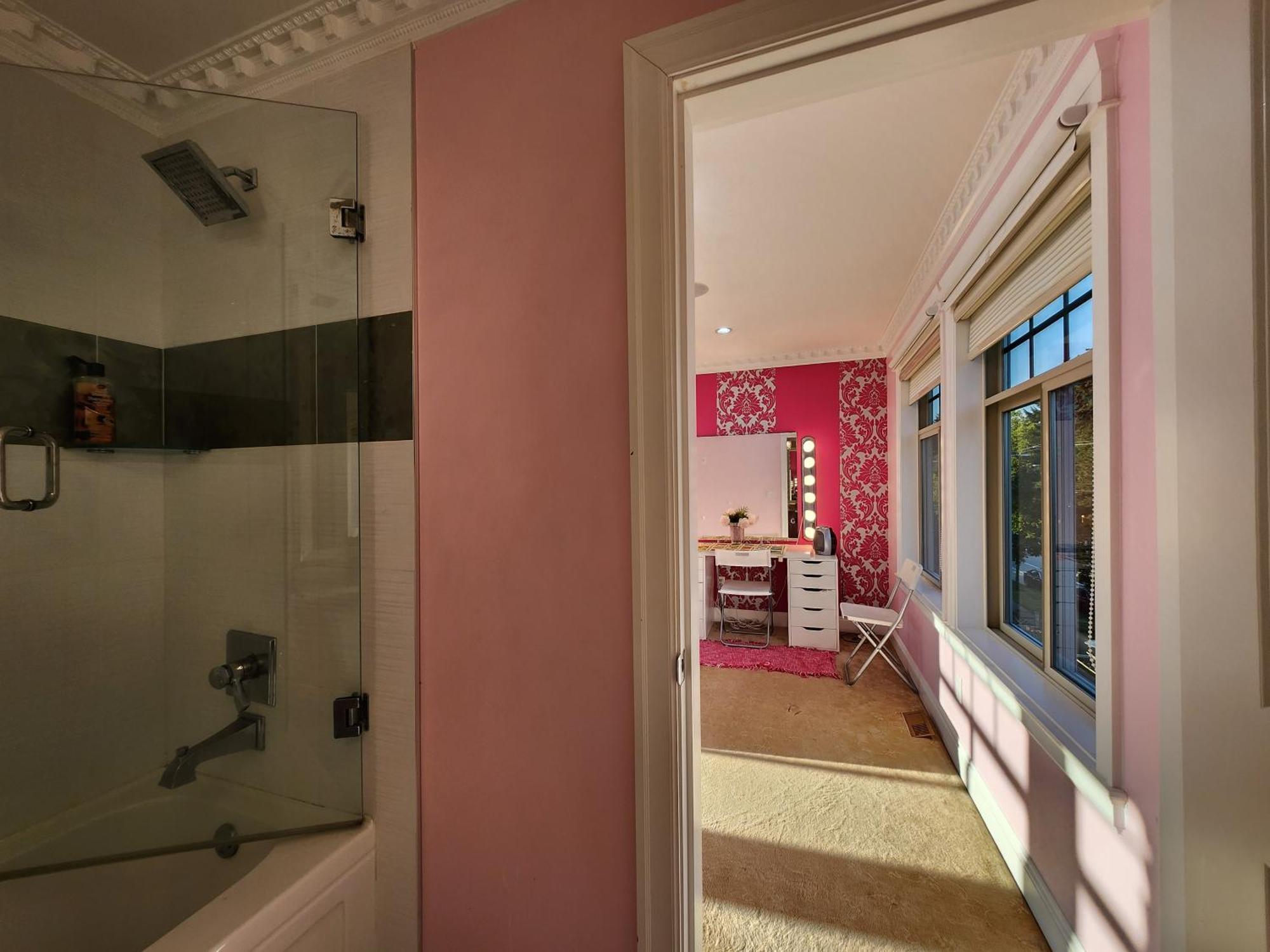 Empress Madani Palace Guest house *