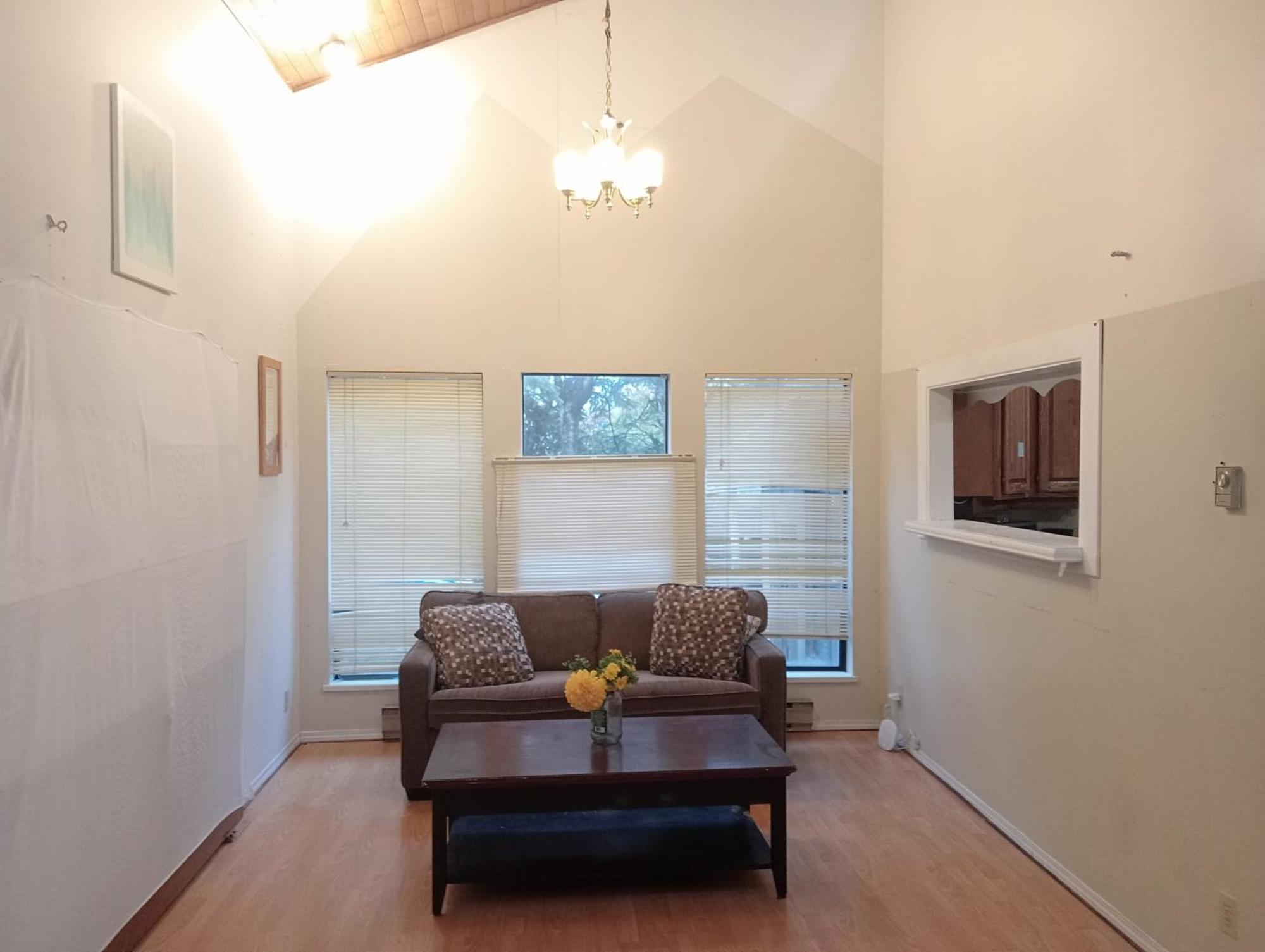 Airport Homestay Surrey- 24 Hrs Self-checkin 25 Min Drive - Walk To Restaurants, Shopping, Transit