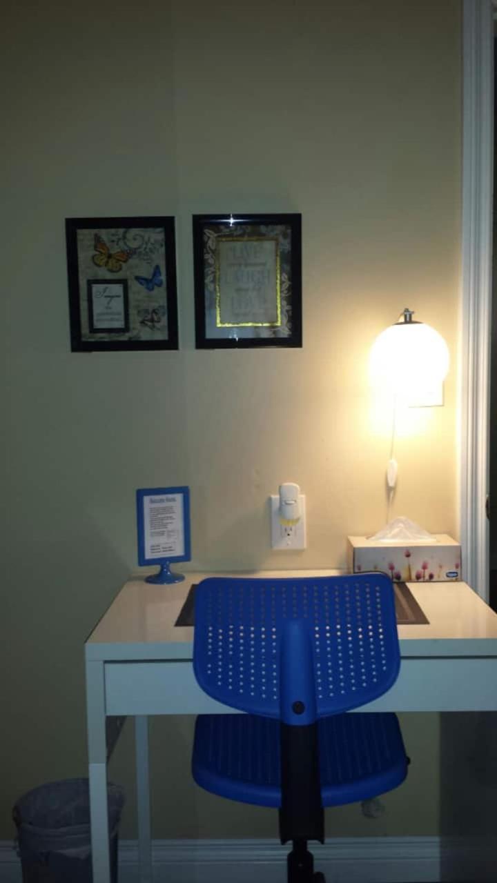 Cozy Near Skytrain * Surrey