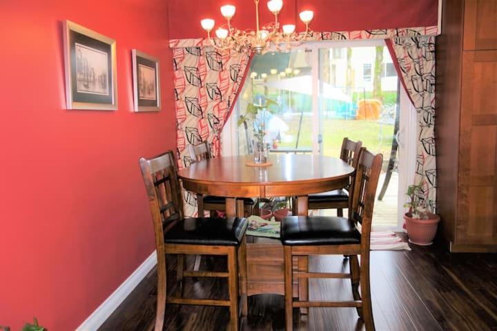 Cozy Near Skytrain Surrey