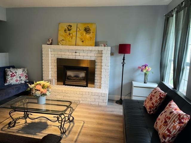 Anne's Luxury - Near White Rock Homestay