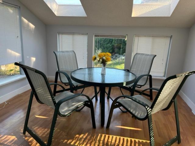 Anne's Luxury - Near White Rock