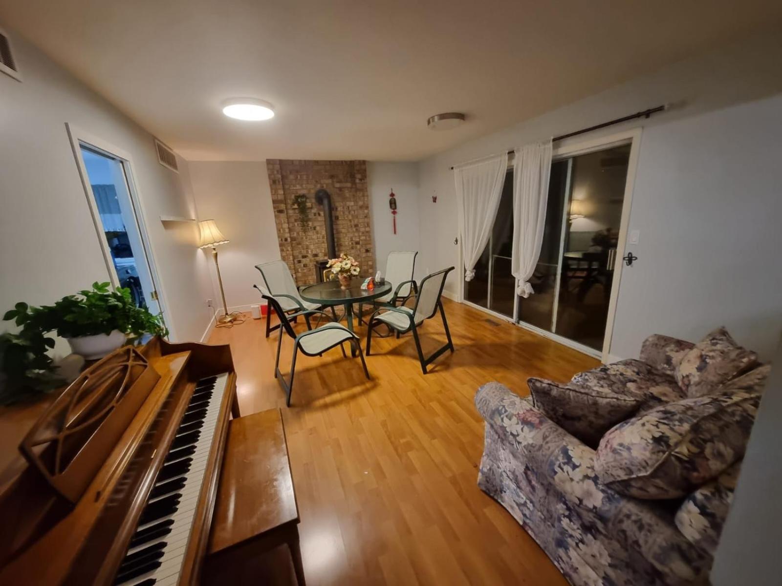 Anne's Luxury - Near White Rock