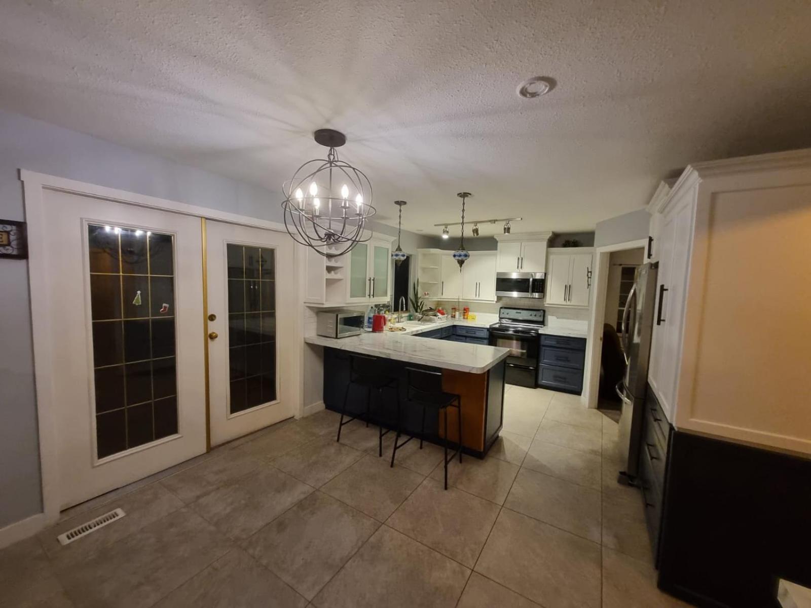 Anne's Luxury - Near White Rock Homestay *