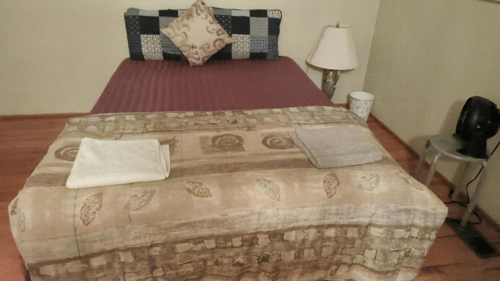 Homestay Cost Room-24x7 Checkin-flexible Checkout Surrey