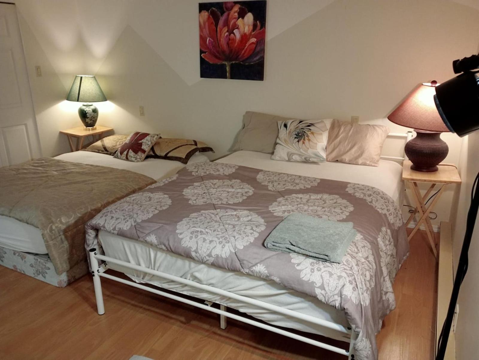 Homestay Airport Surrey- 24 Hrs Self-checkin 25 Min Drive - Near Restaurants, Shopping, Transit Surrey