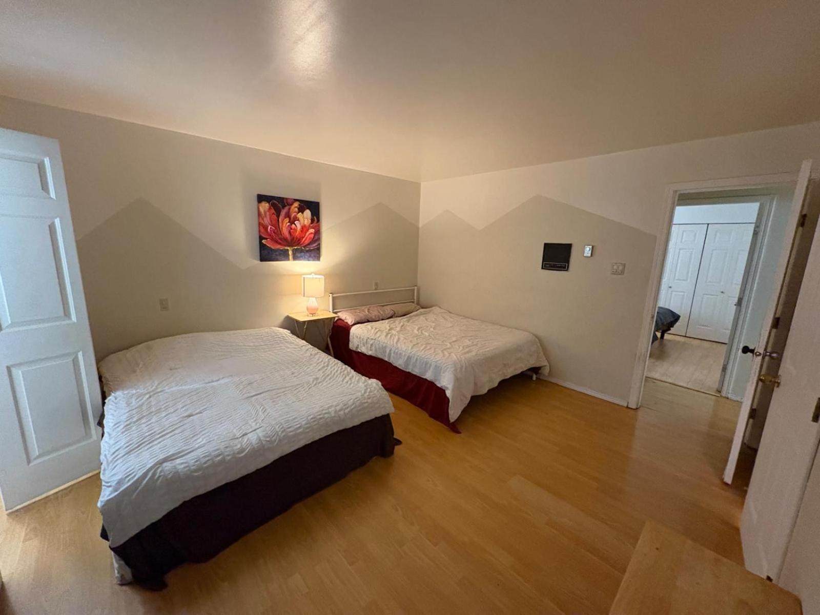 Airport Surrey- 24 Hrs Self-checkin 25 Min Drive - Near Restaurants, Shopping, Transit *