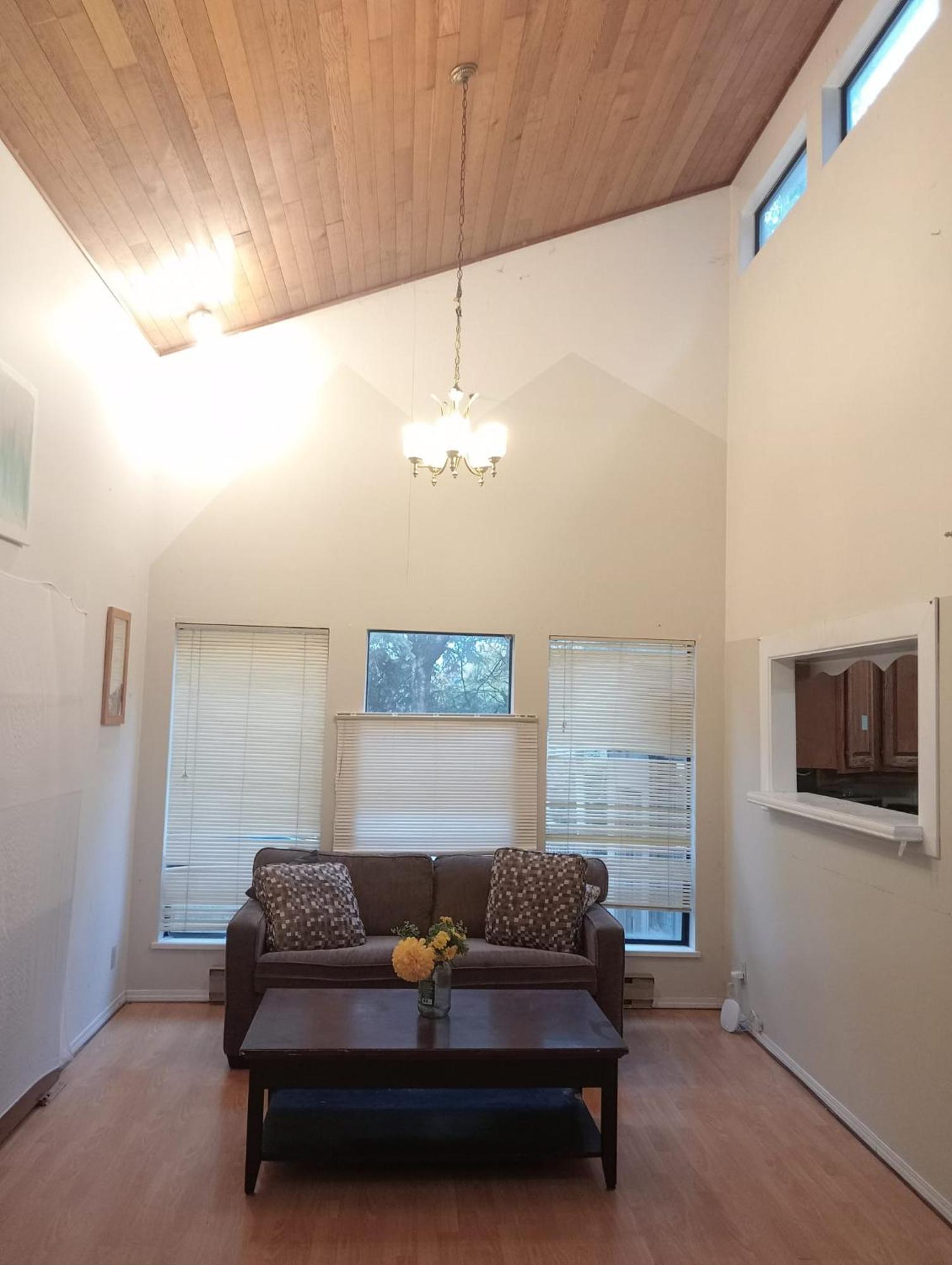 Comfortable Bed In Shared Open & Spacious Room- 39 Cad Only Homestay