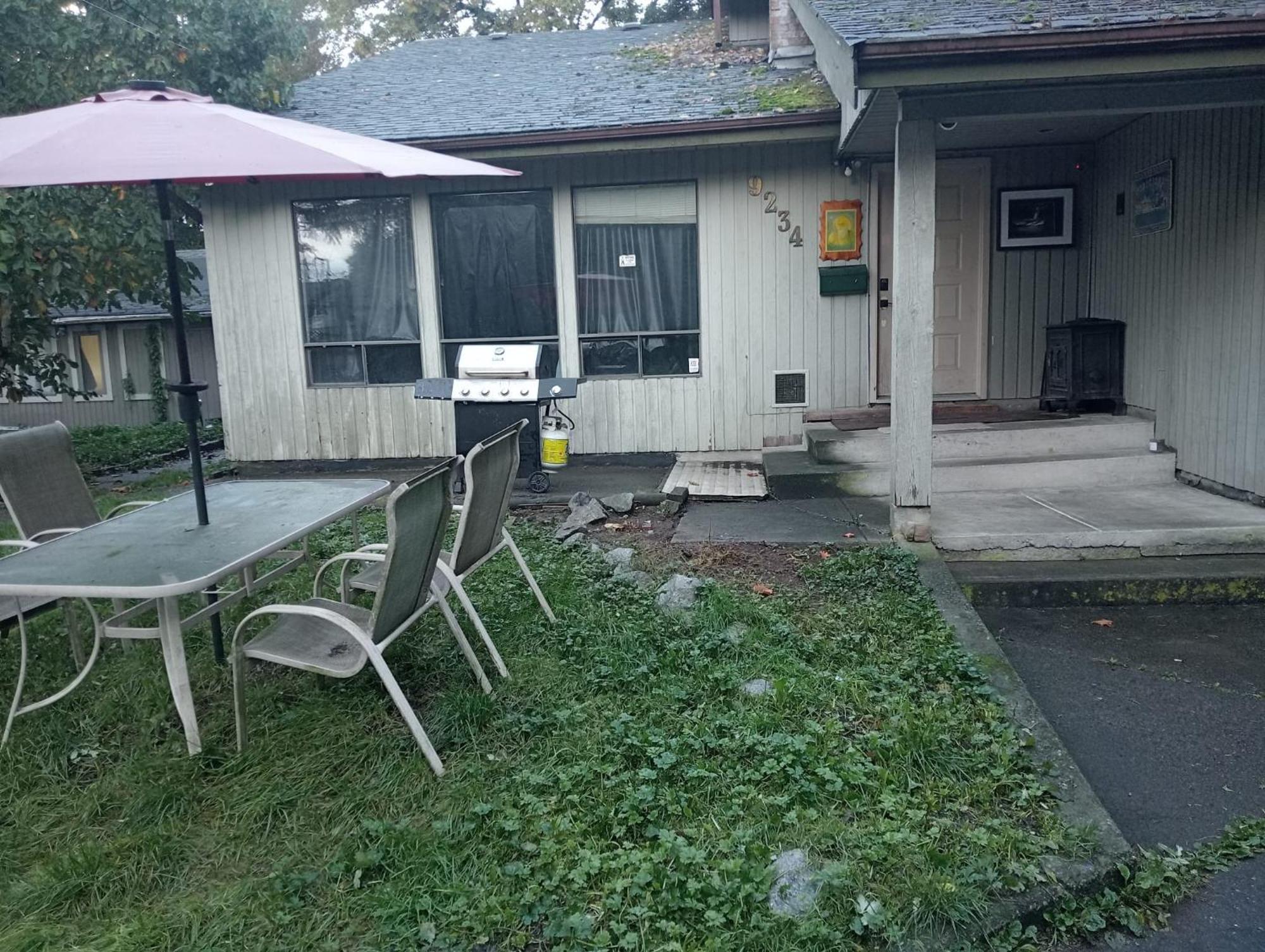 Homestay Comfortable Bed In Shared Open & Spacious Room- 39 Cad Only Surrey
