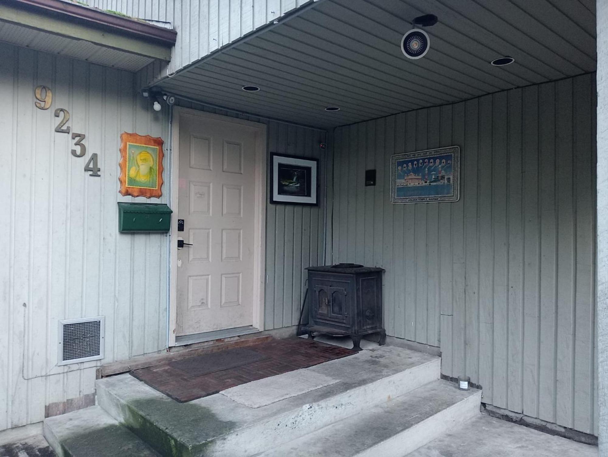 Comfortable Bed In Shared Open & Spacious Room- 39 Cad Only Homestay