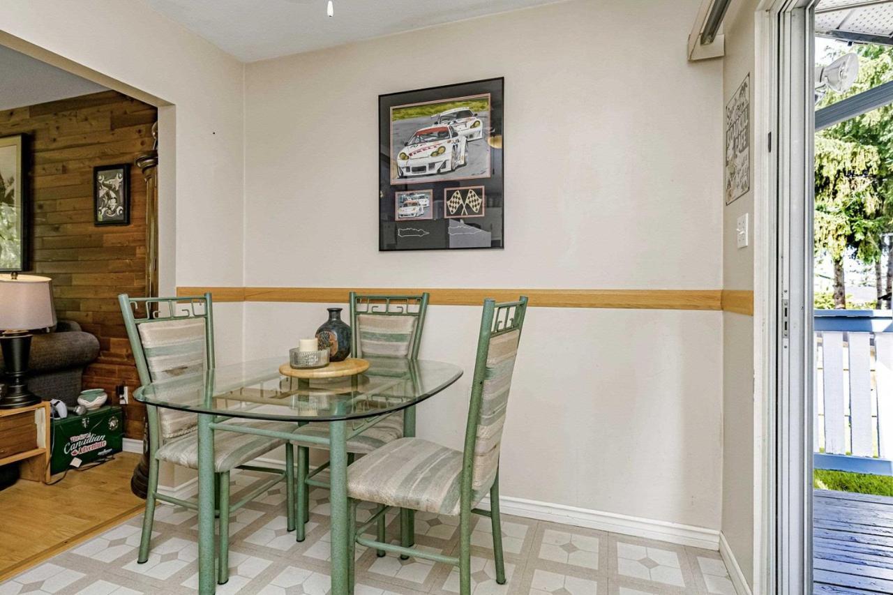 Homestay Cloverdale Bungalow- Beautiful Price 79 Cad Only *