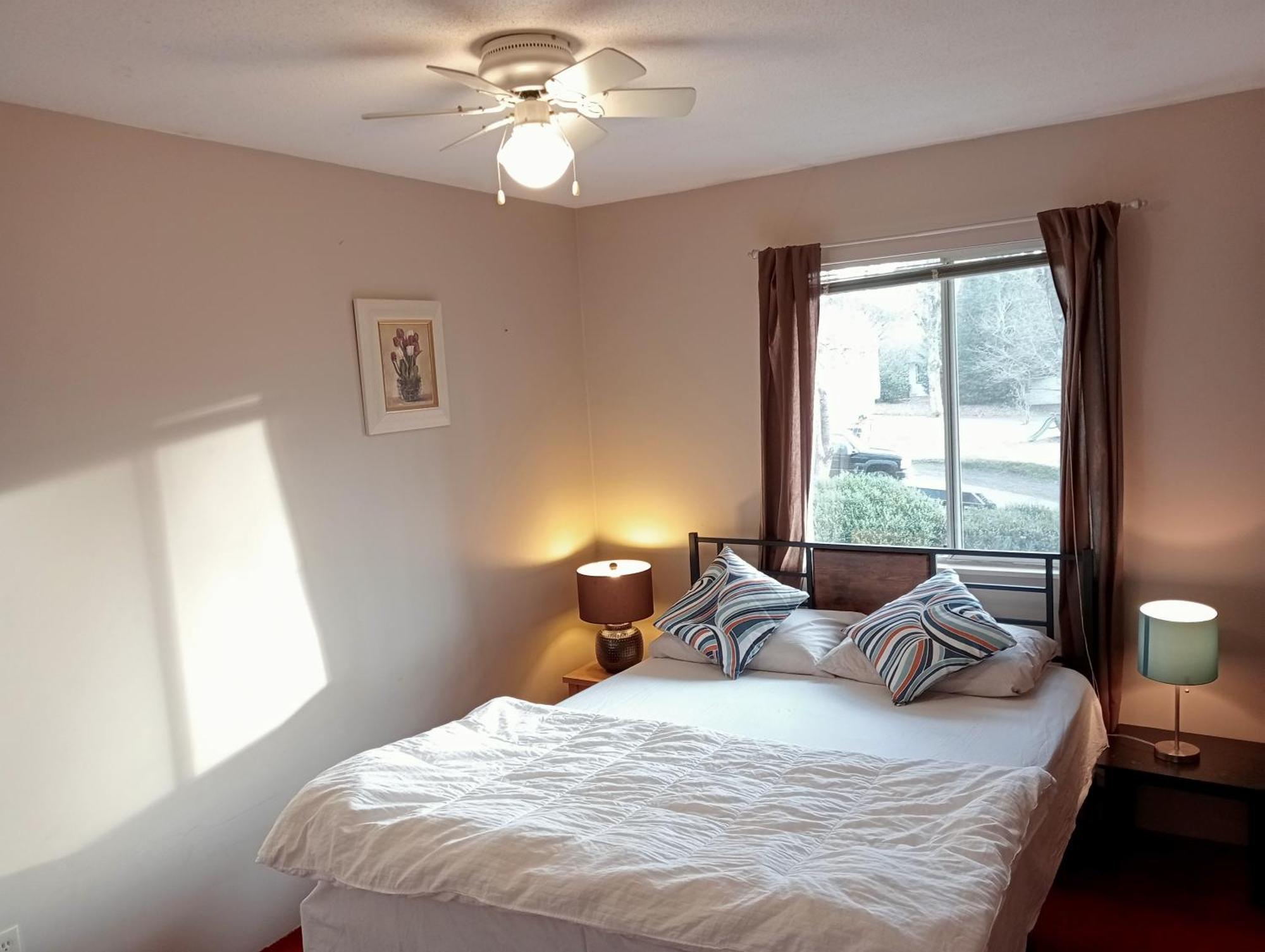 Homestay Cloverdale Bungalow- Beautiful Price 79 Cad Only