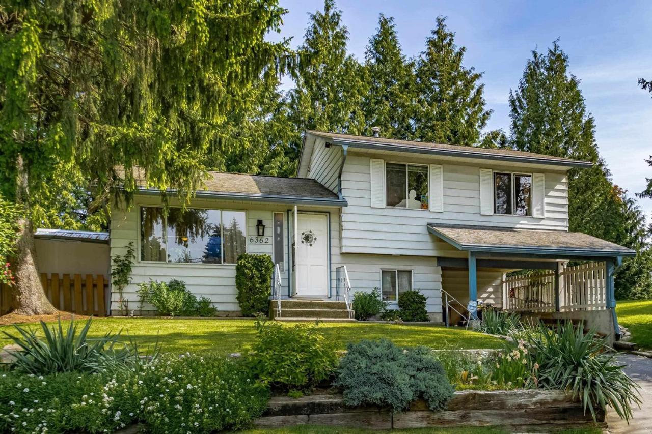 Cloverdale Bungalow- Beautiful Price 79 Cad Only Homestay