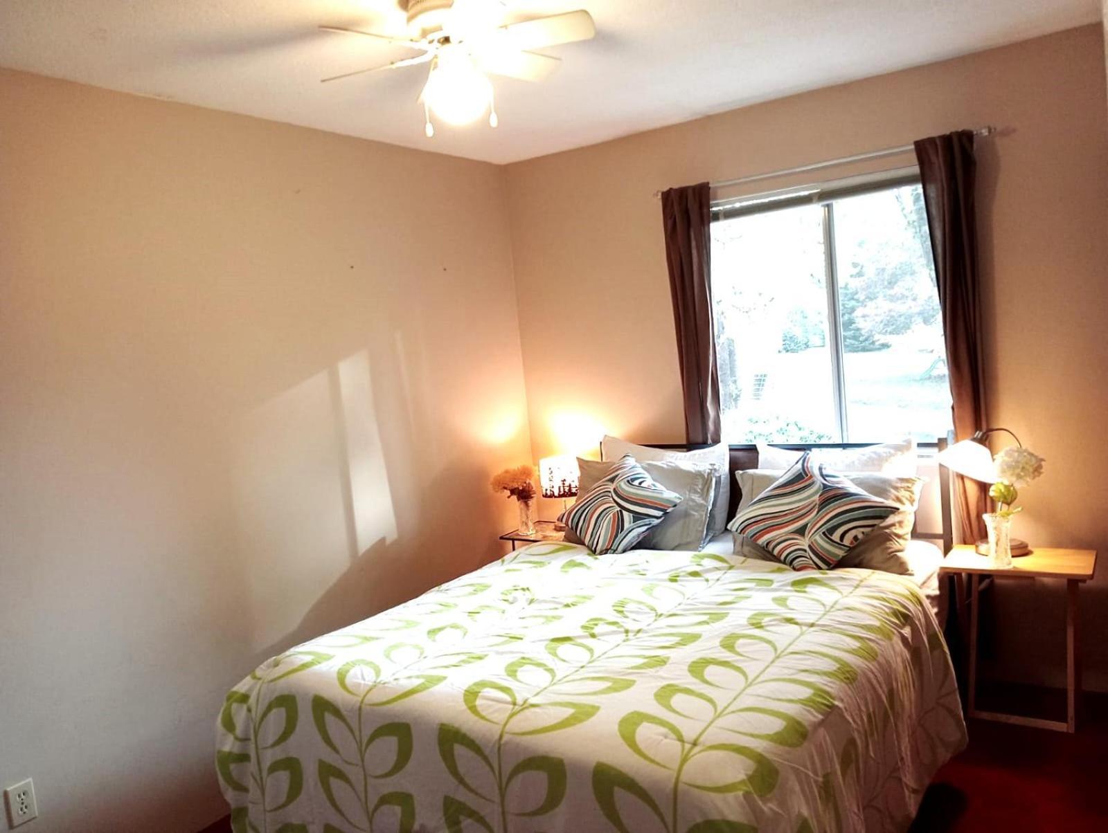 Cloverdale Bungalow- Beautiful Price 79 Cad Only Homestay