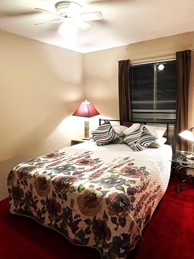 Cloverdale Bungalow- Beautiful Price 79 Cad Only Homestay *