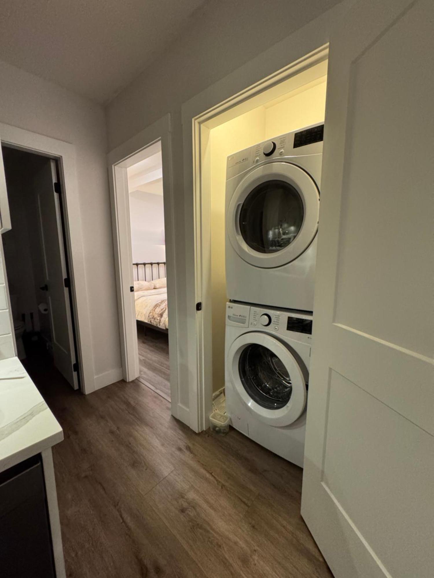 Modern 2br Near Morgan Creek & White Rock