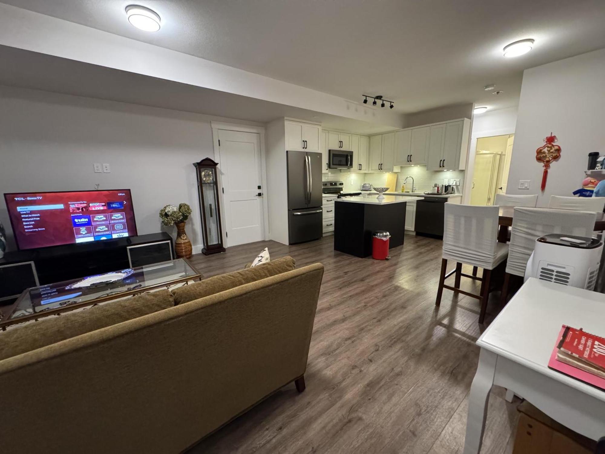 Modern 2br Near Morgan Creek & White Rock * Surrey