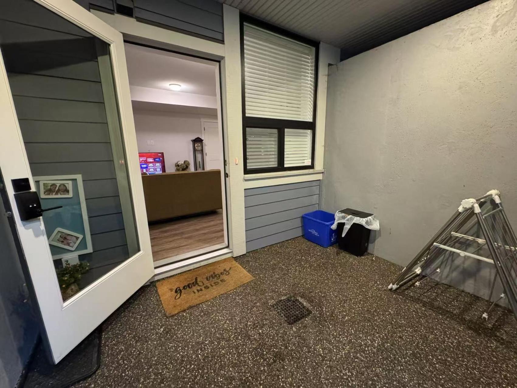 Holiday home Modern 2br Near Morgan Creek & White Rock *