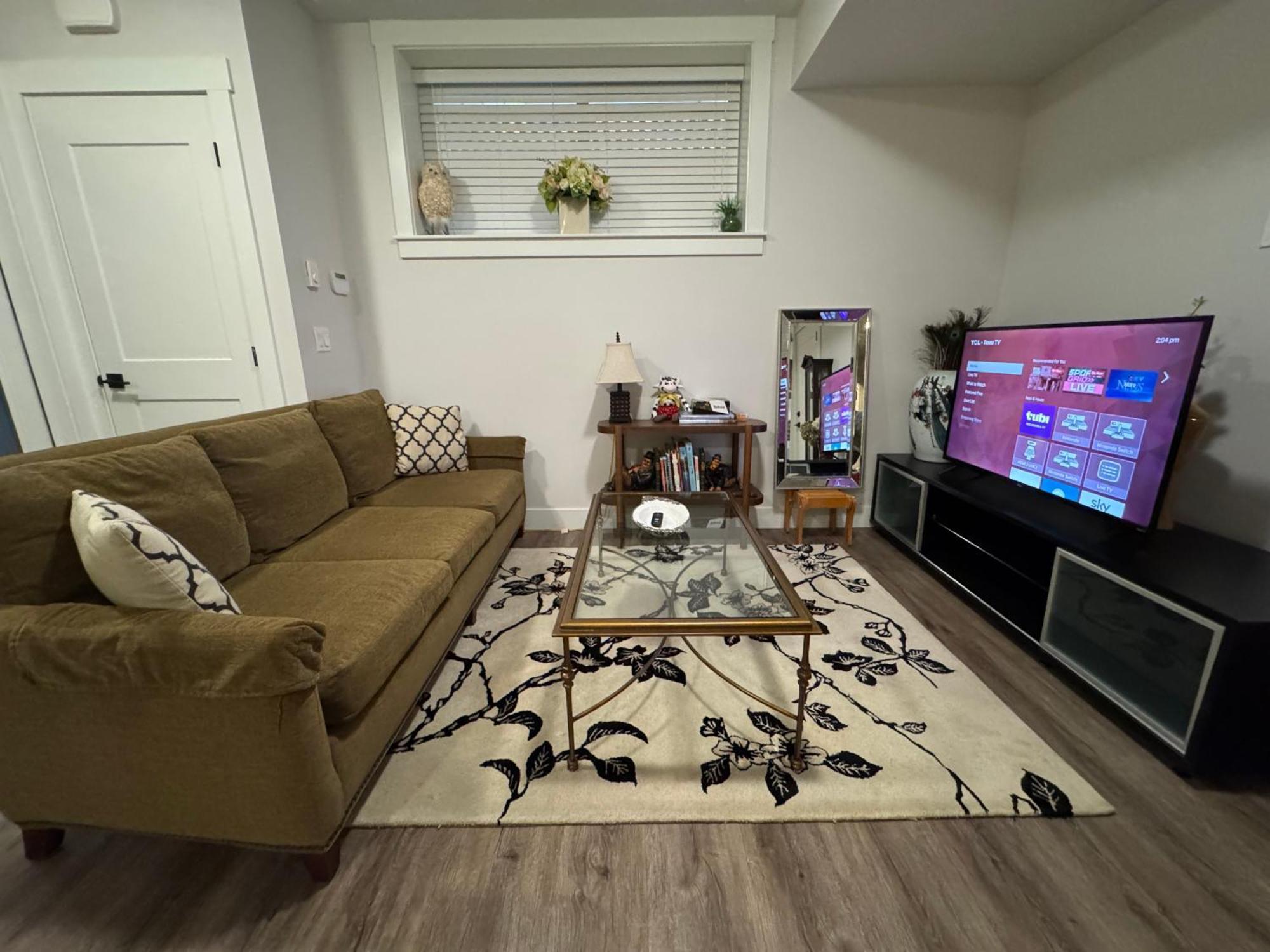Modern 2br Near Morgan Creek & White Rock * Surrey