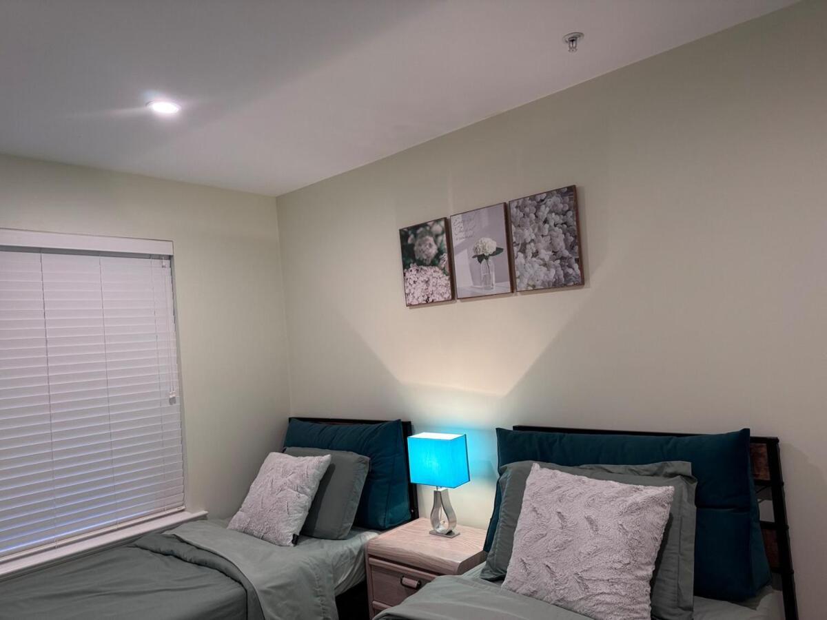 Bella House Basement In * Surrey