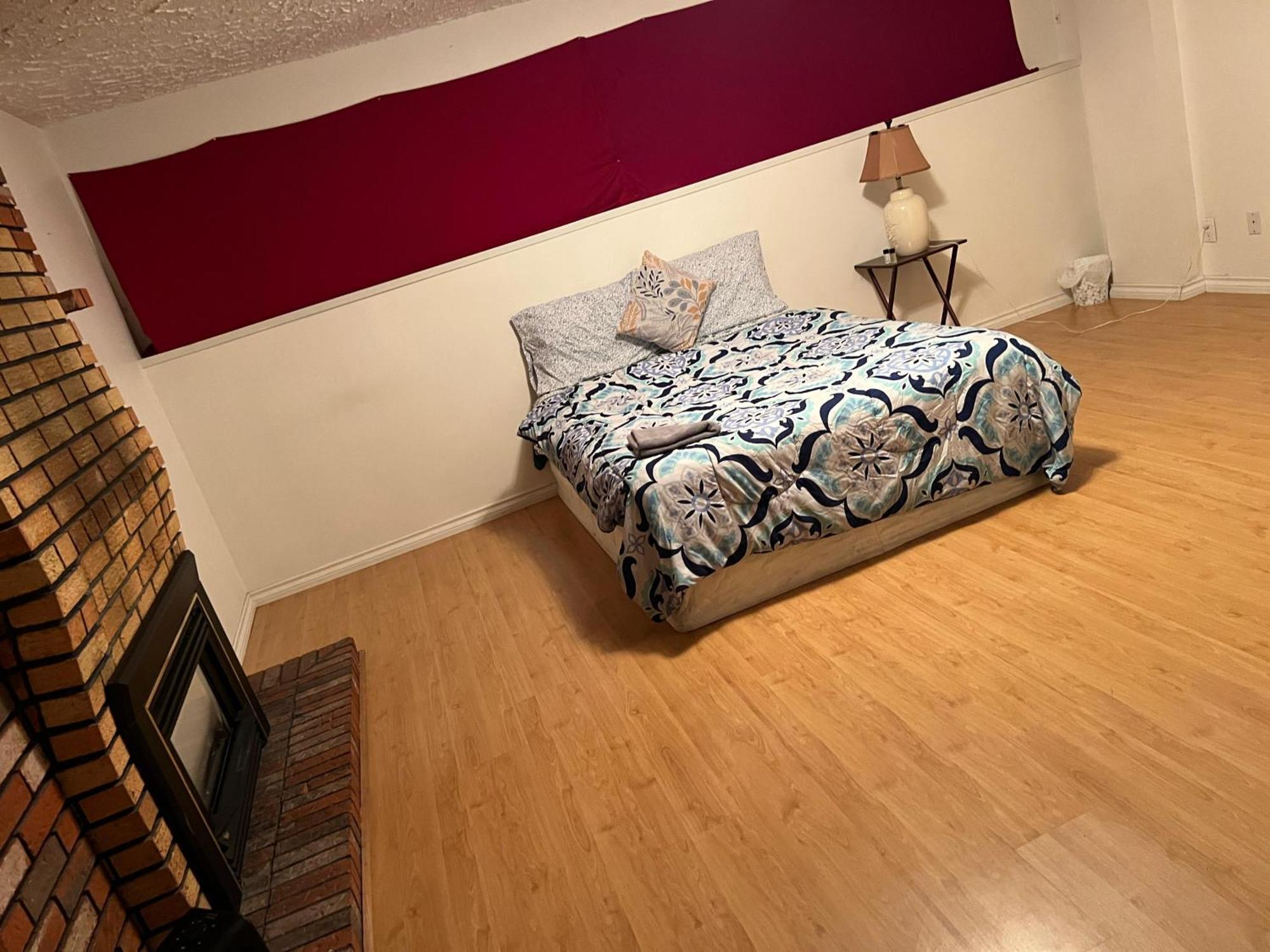 Extremely Cheap Room- Private And Shared Available- Price * Surrey