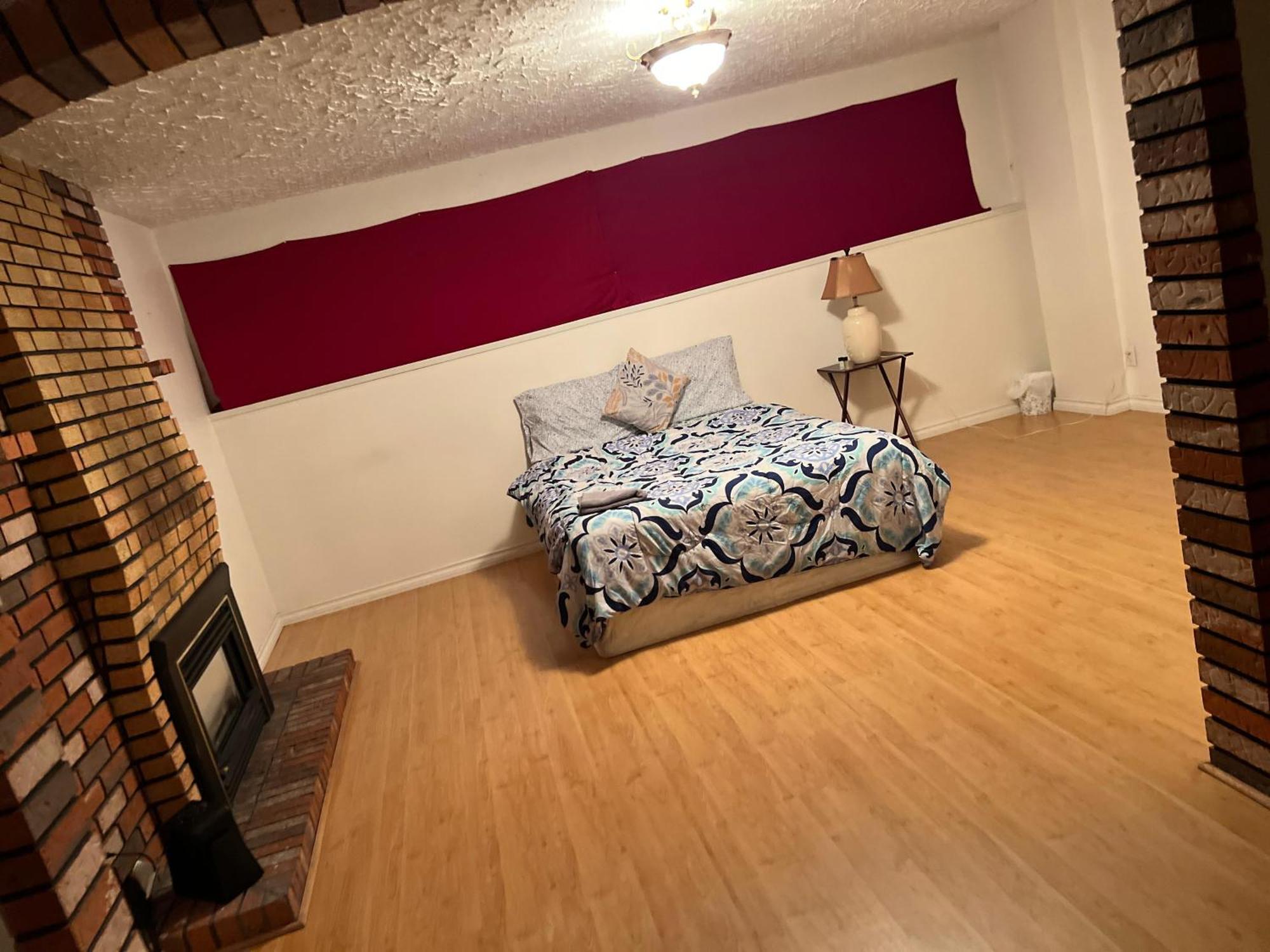 Extremely Cheap Room- Private And Shared Available- Price * Surrey