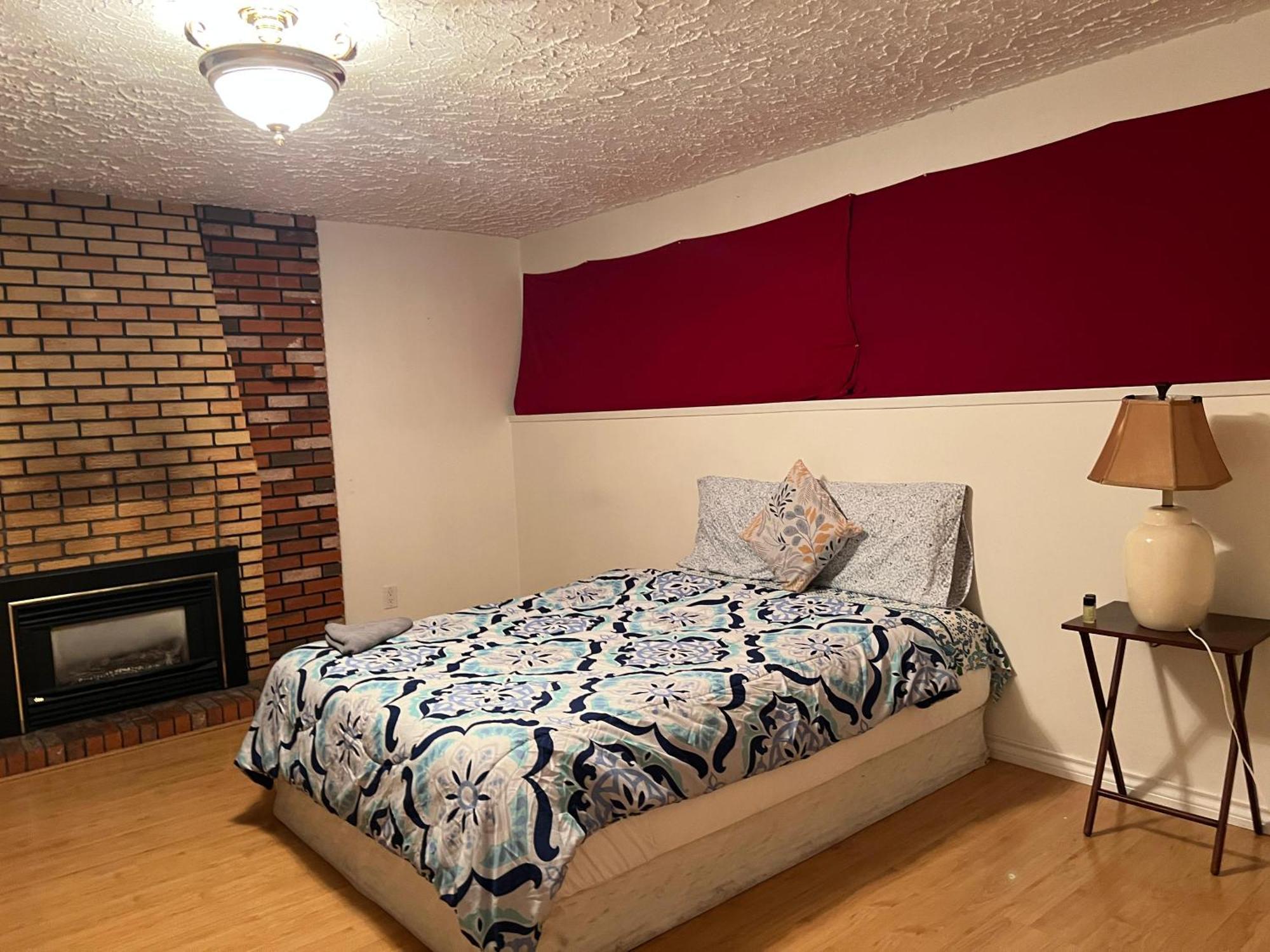 Homestay Extremely Cheap Room- Private And Shared Available- Price Surrey