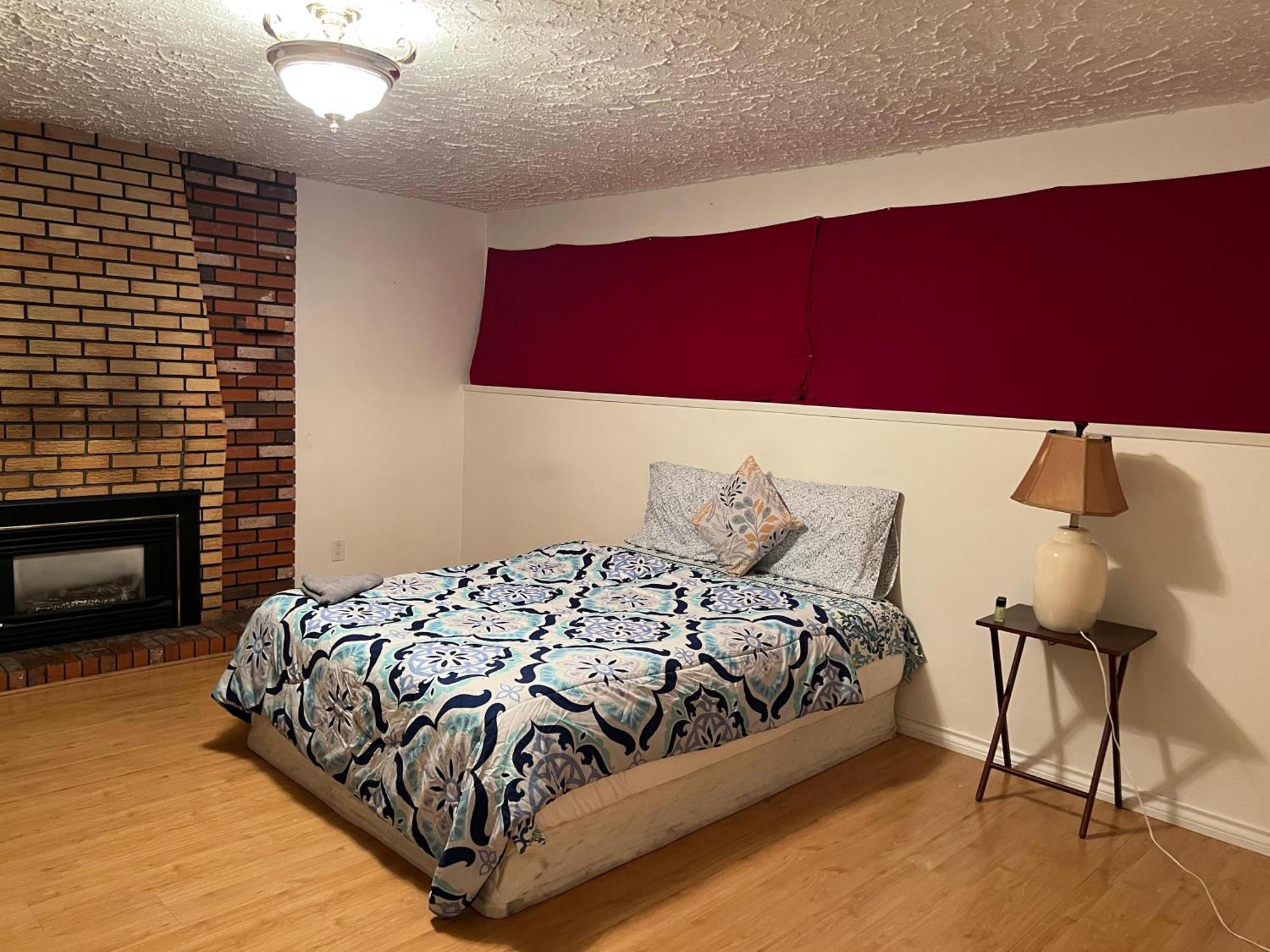 Homestay Extremely Cheap Room- Private And Shared Available- Price Surrey