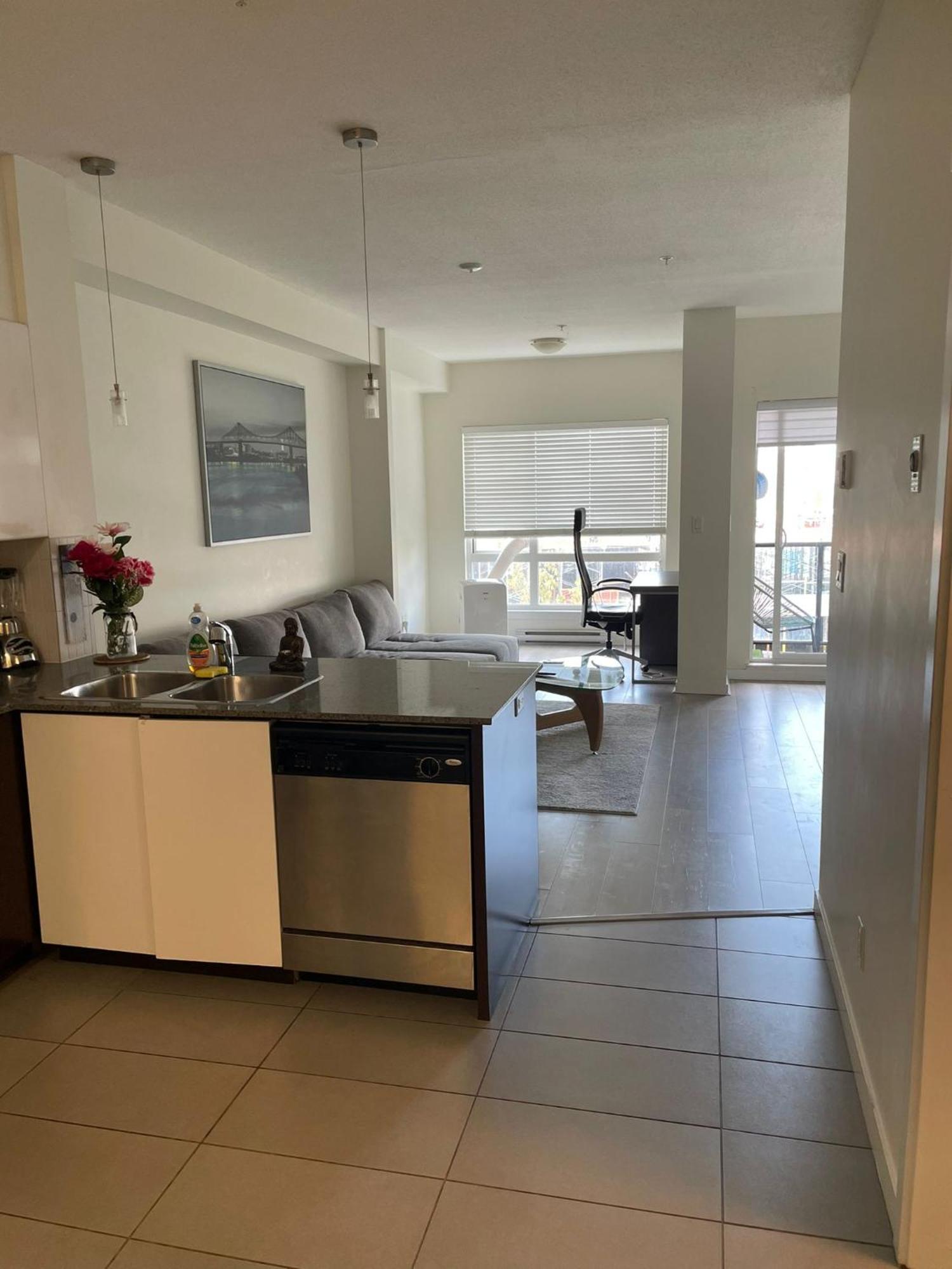 Apartment Beautiful 1 Bedroom Den Quattro Bld State Of The Art Of Surrey