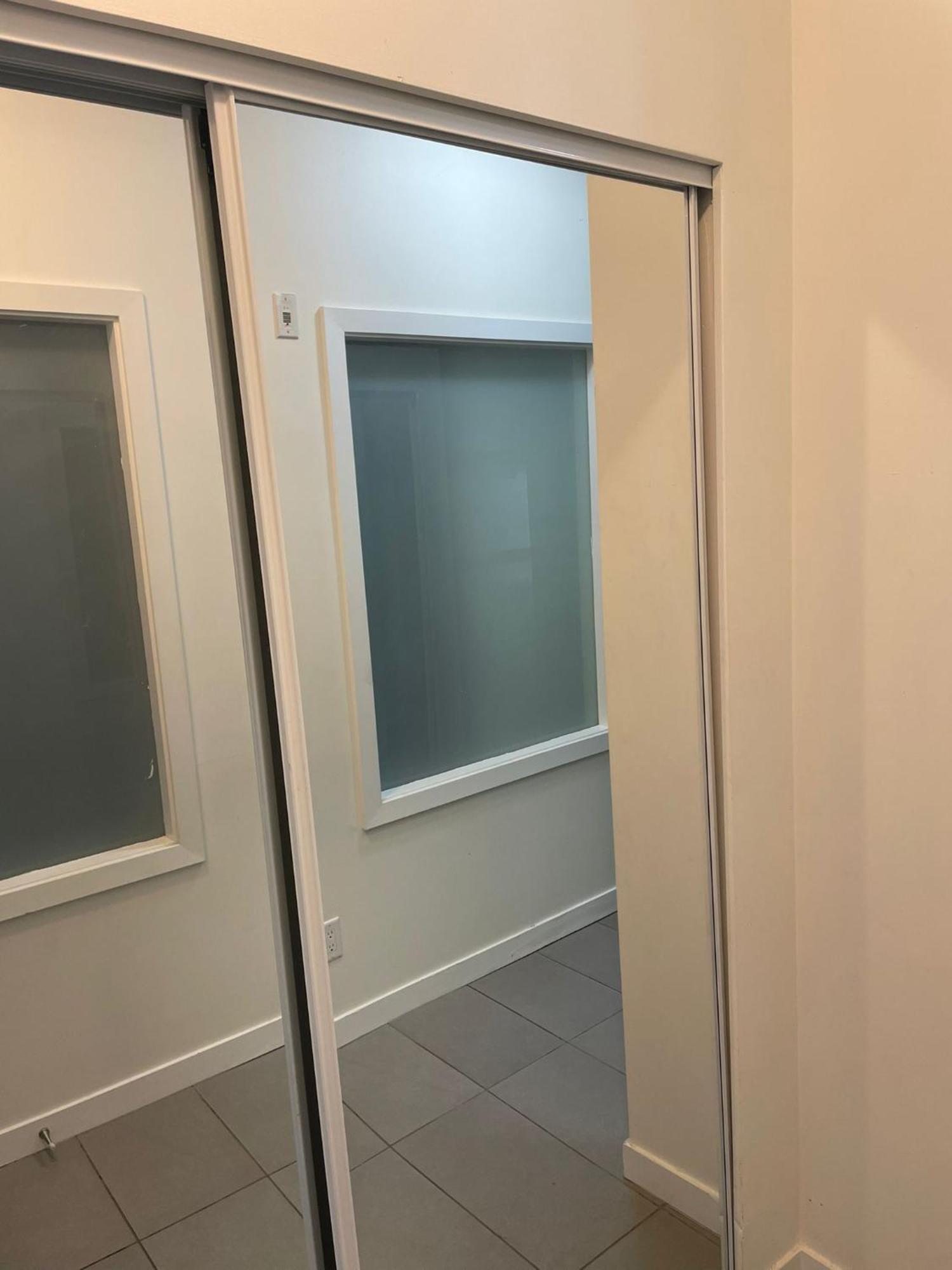 Beautiful 1 Bedroom Den Quattro Bld State Of The Art Of Surrey