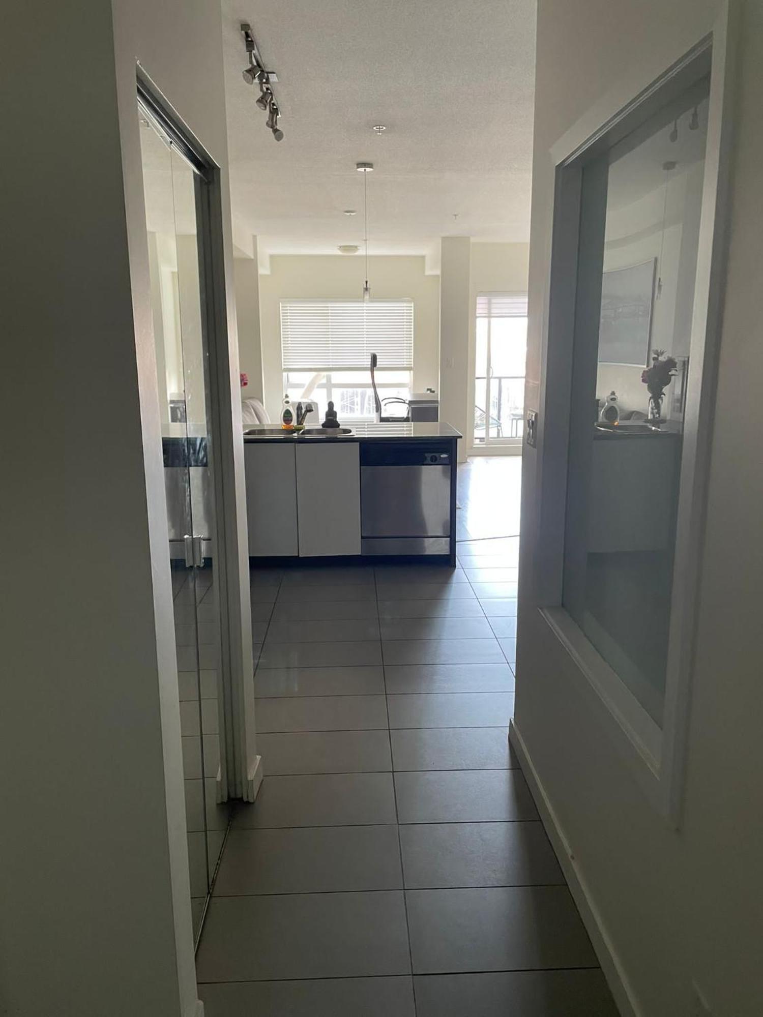 Beautiful 1 Bedroom Den Quattro Bld State Of The Art Of * Surrey
