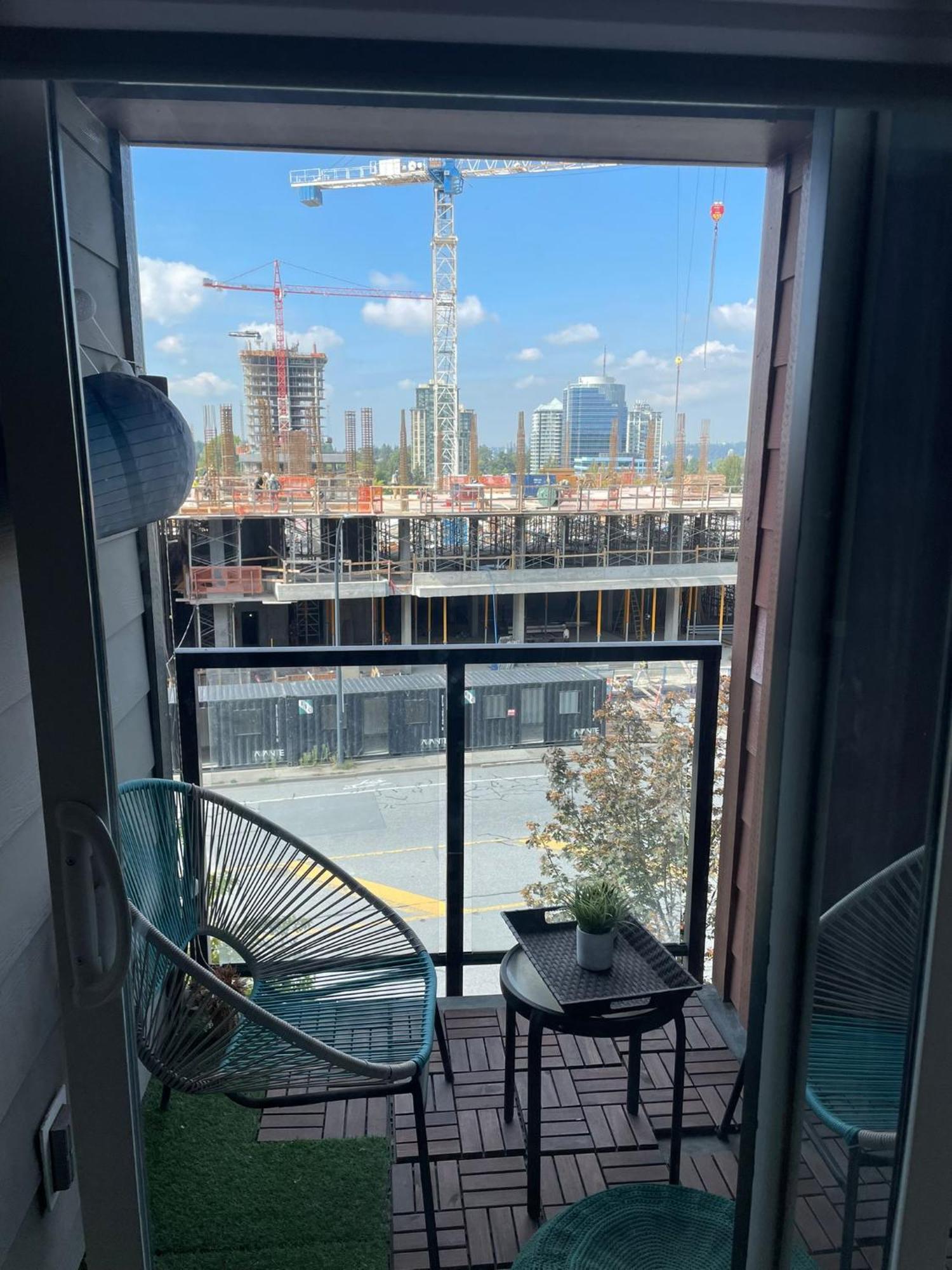 Beautiful 1 Bedroom Den Quattro Bld State Of The Art Of Apartment *