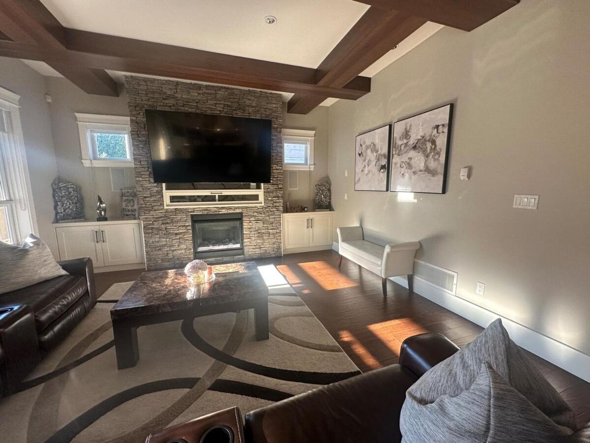 Your Beautiful Spacious Vacation * Surrey