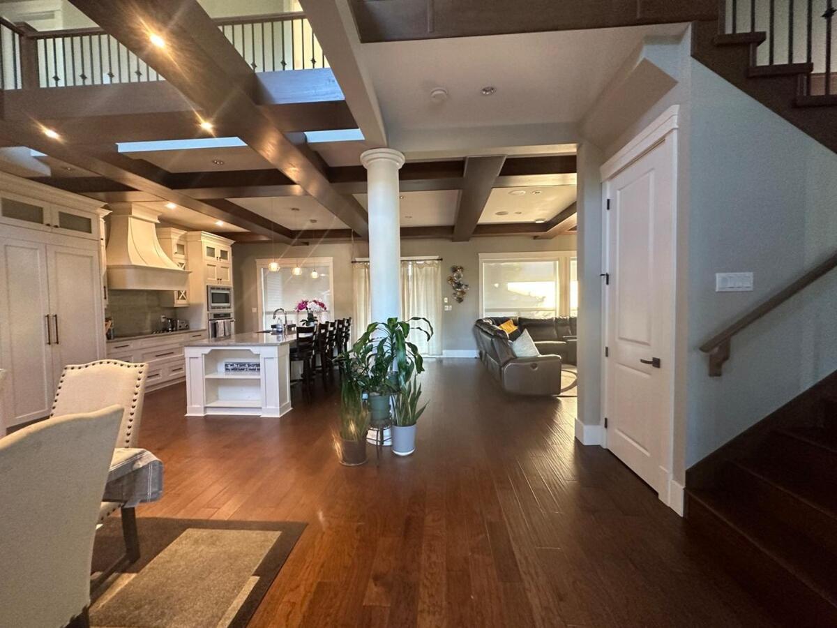 Your Beautiful Spacious Vacation Surrey