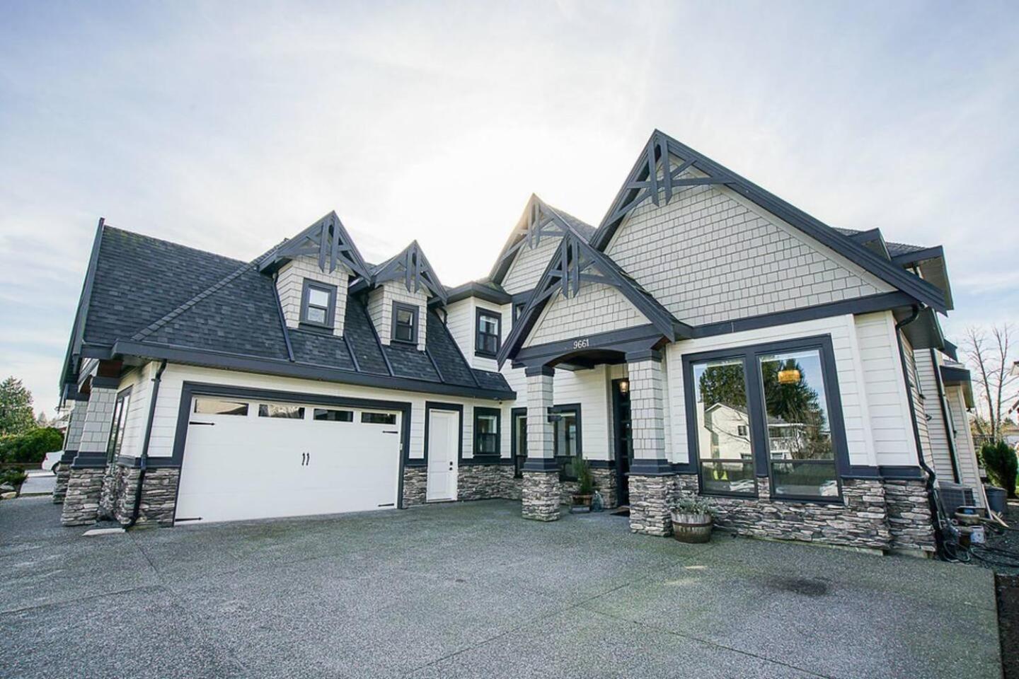 Your Beautiful Spacious Vacation Villa Surrey