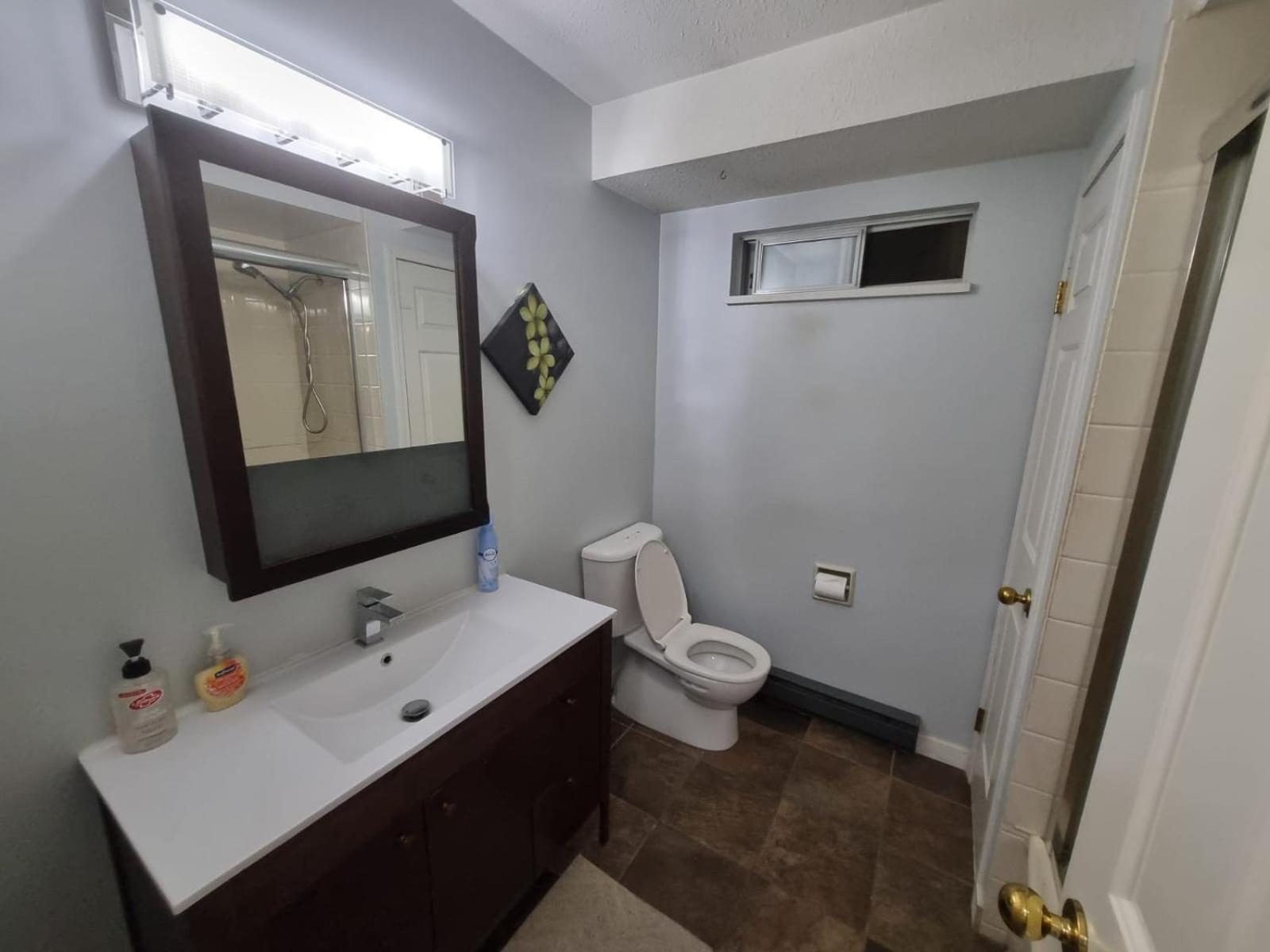 Homestay Budget Near White Rock - 5 Min Drive *