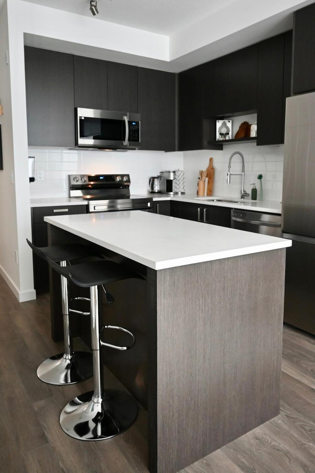 Premium 2 Bedroom Boho In Location Apartment *