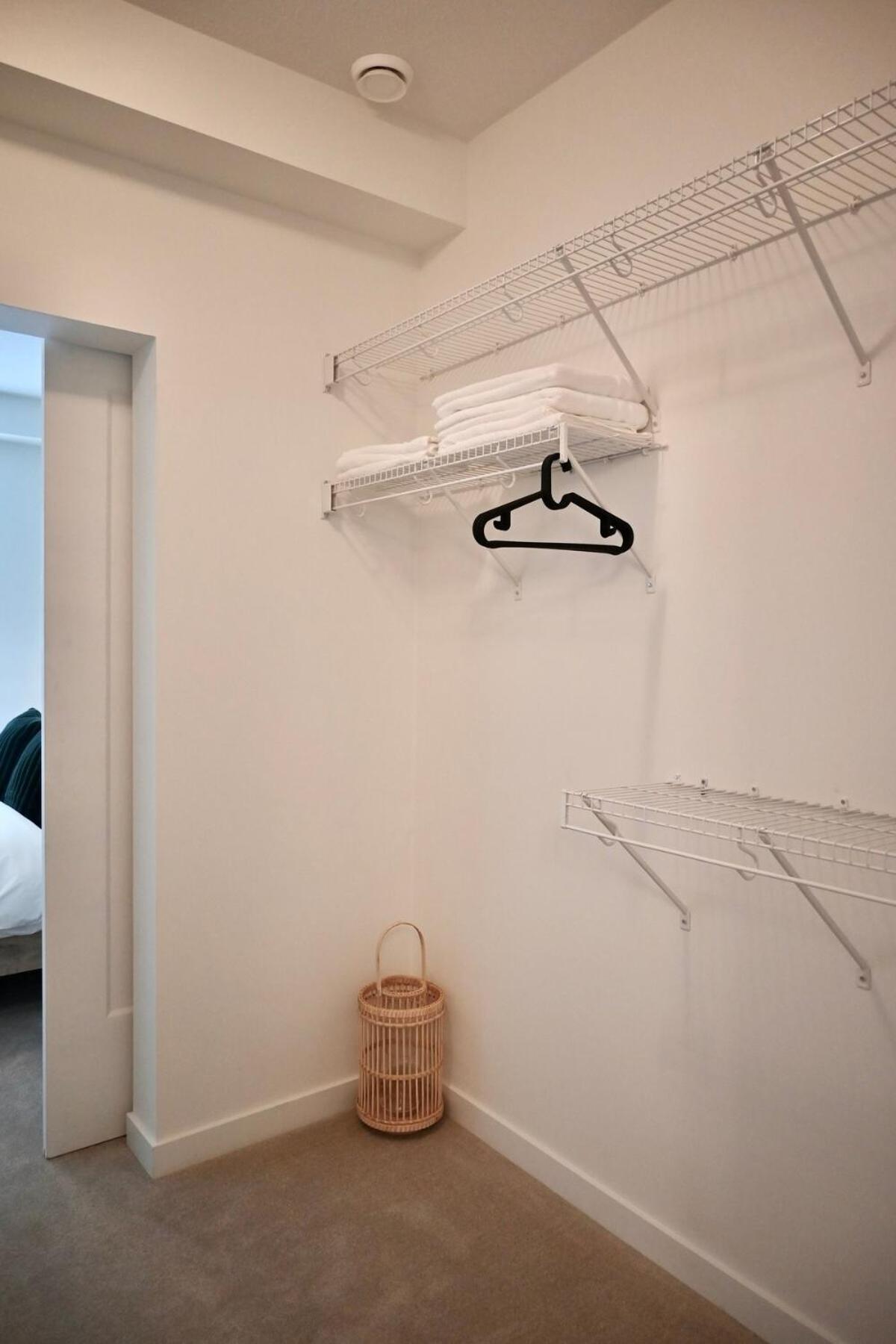 Premium 2 Bedroom Boho In Location * Surrey