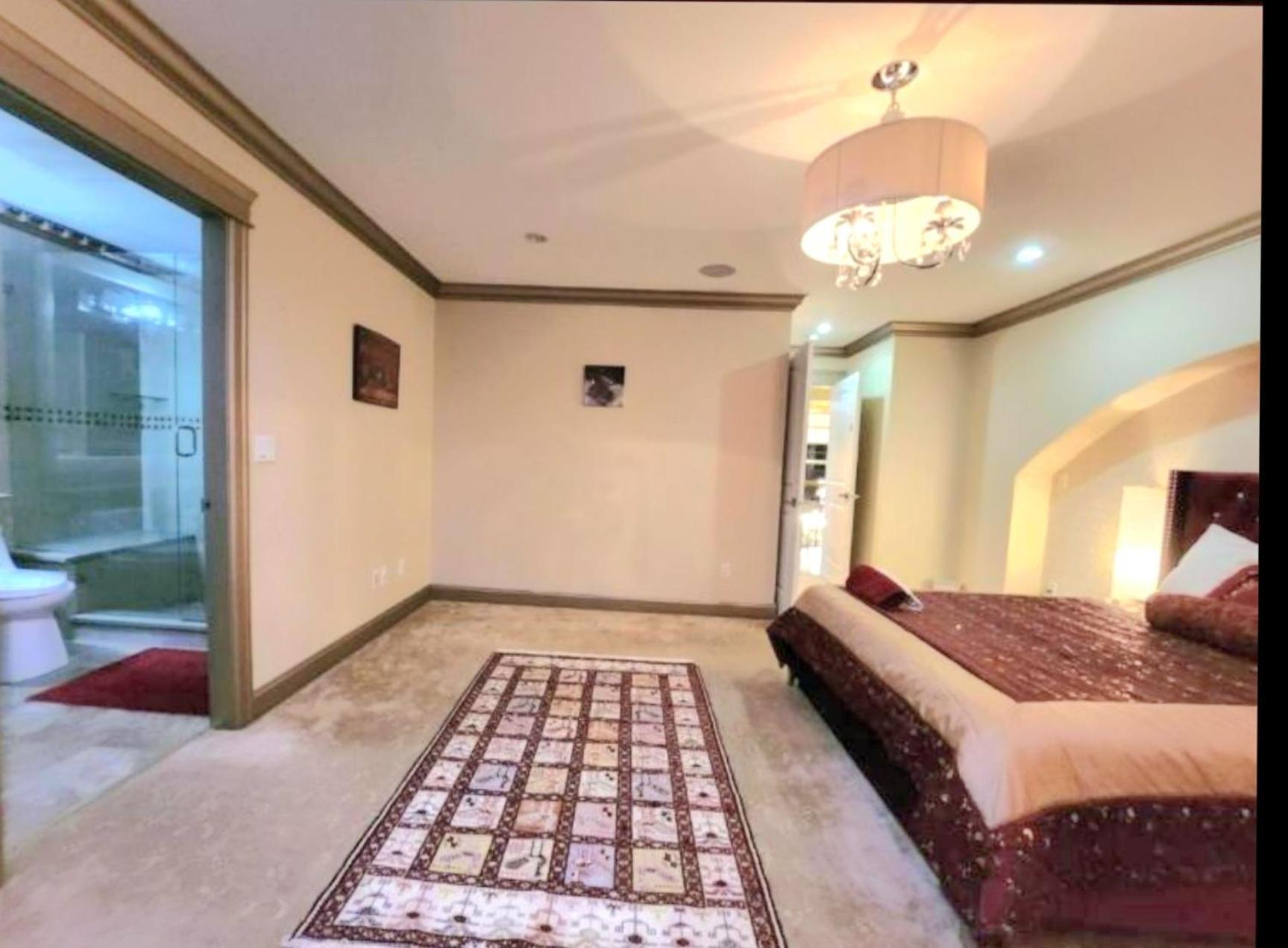 Empress Madani Palace * Surrey