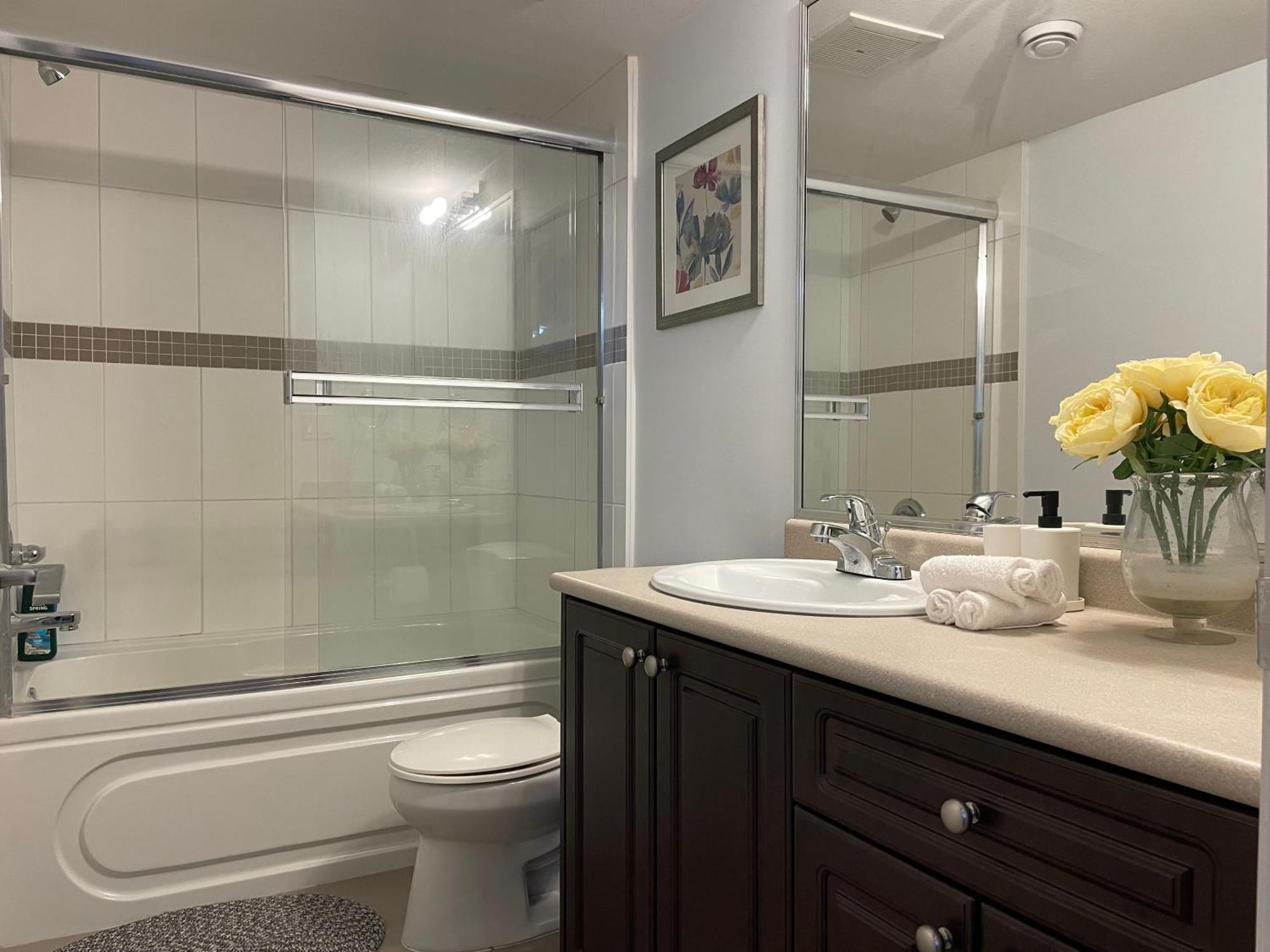 4 Beds Cozy Retreat * Surrey