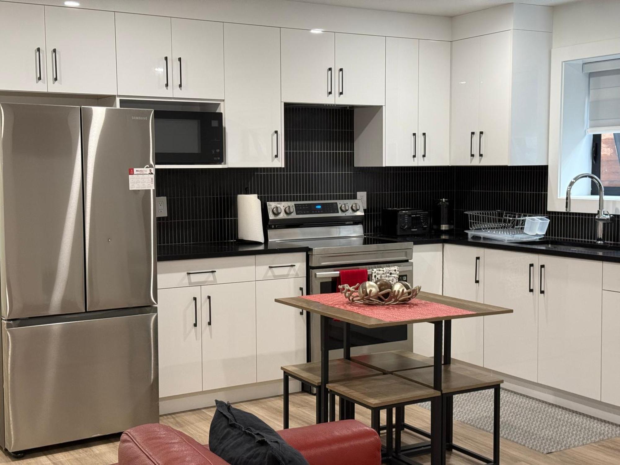 Calm & Cozy Private Apartment Surrey