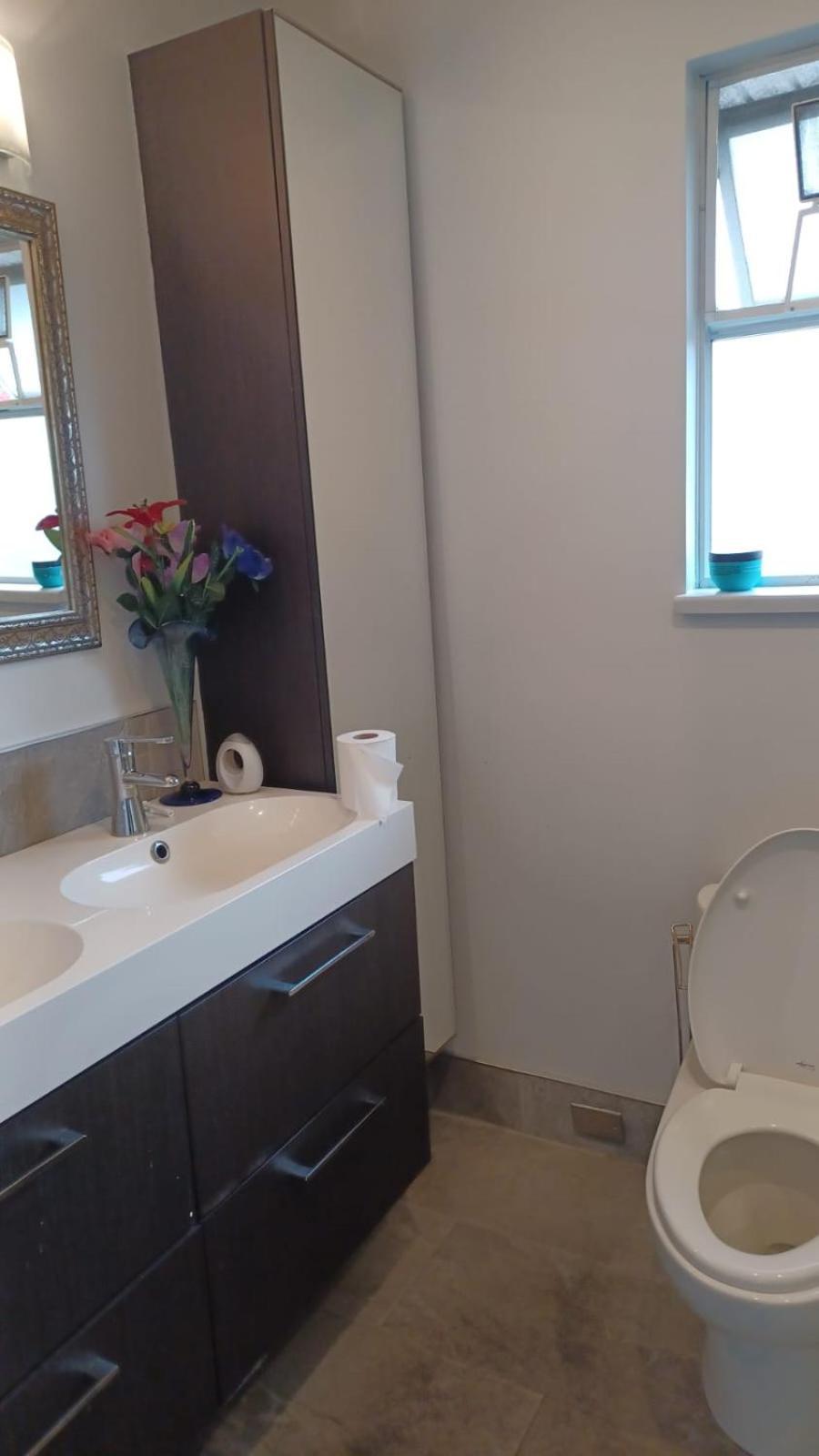 Homestay- Downtown, Restaurants, Transit Walking Distance Homestay *