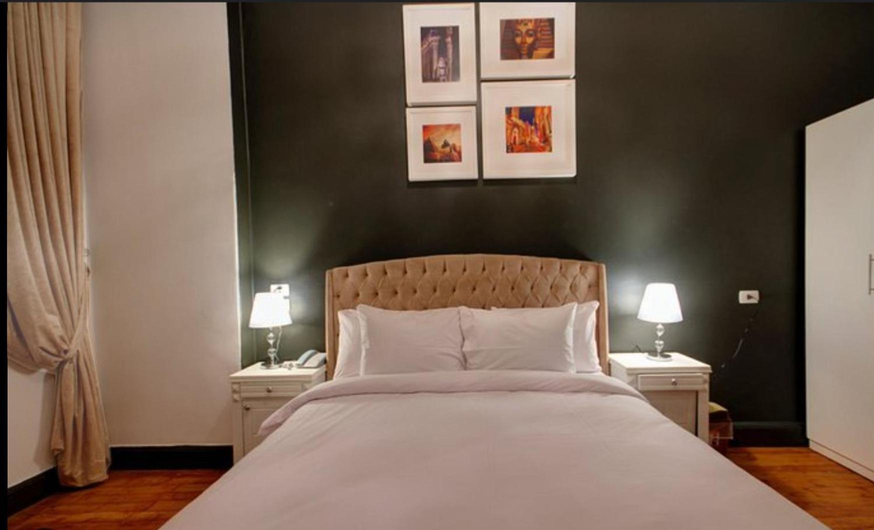 Empress Madani Palace , Guest house Surrey