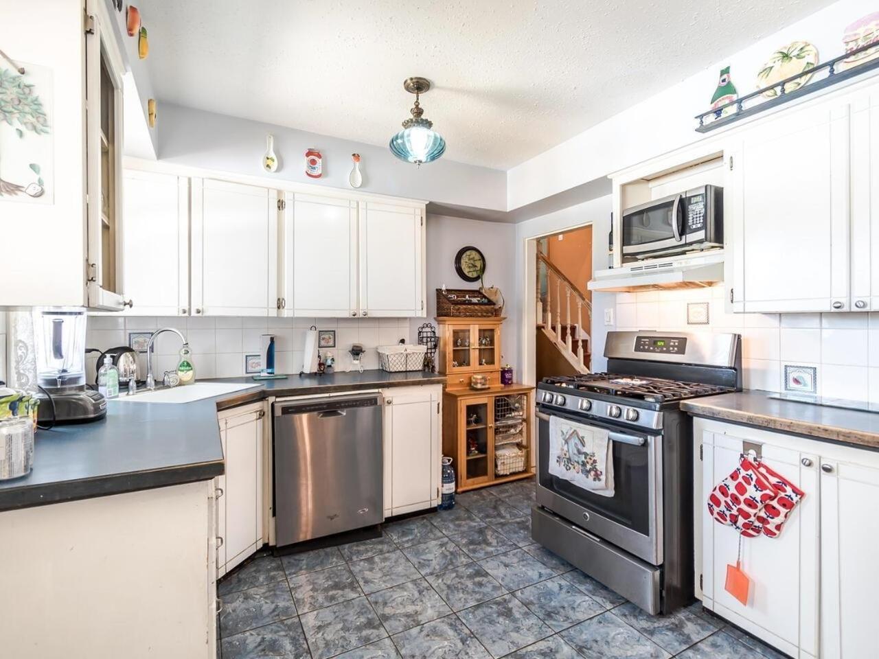 Homestay- Downtown, Restaurants, Transit Walking Distance Homestay *