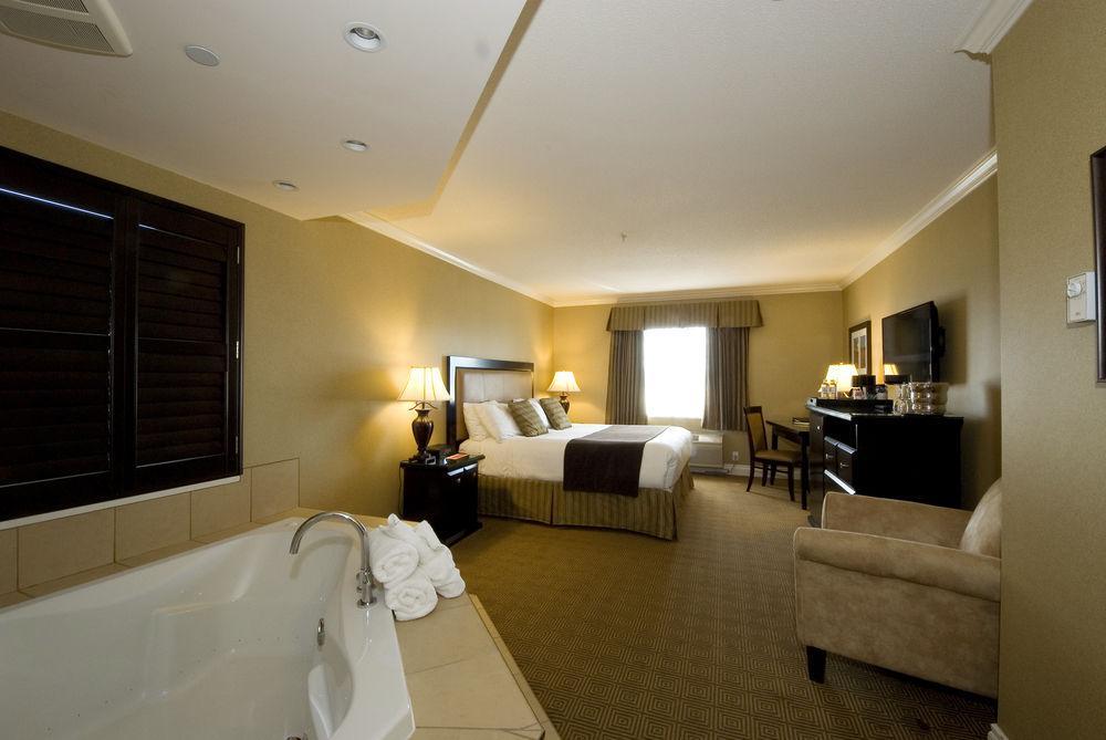 Ramada By Wyndham Surrey/langley Surrey