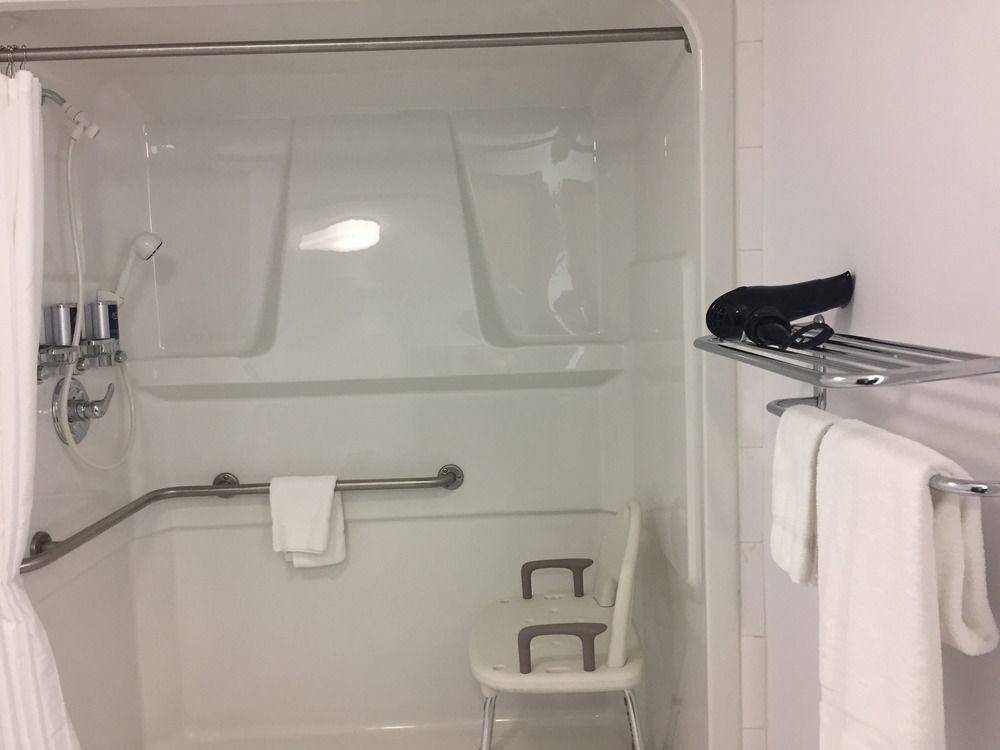 Four Points By Sheraton Hotel Surrey